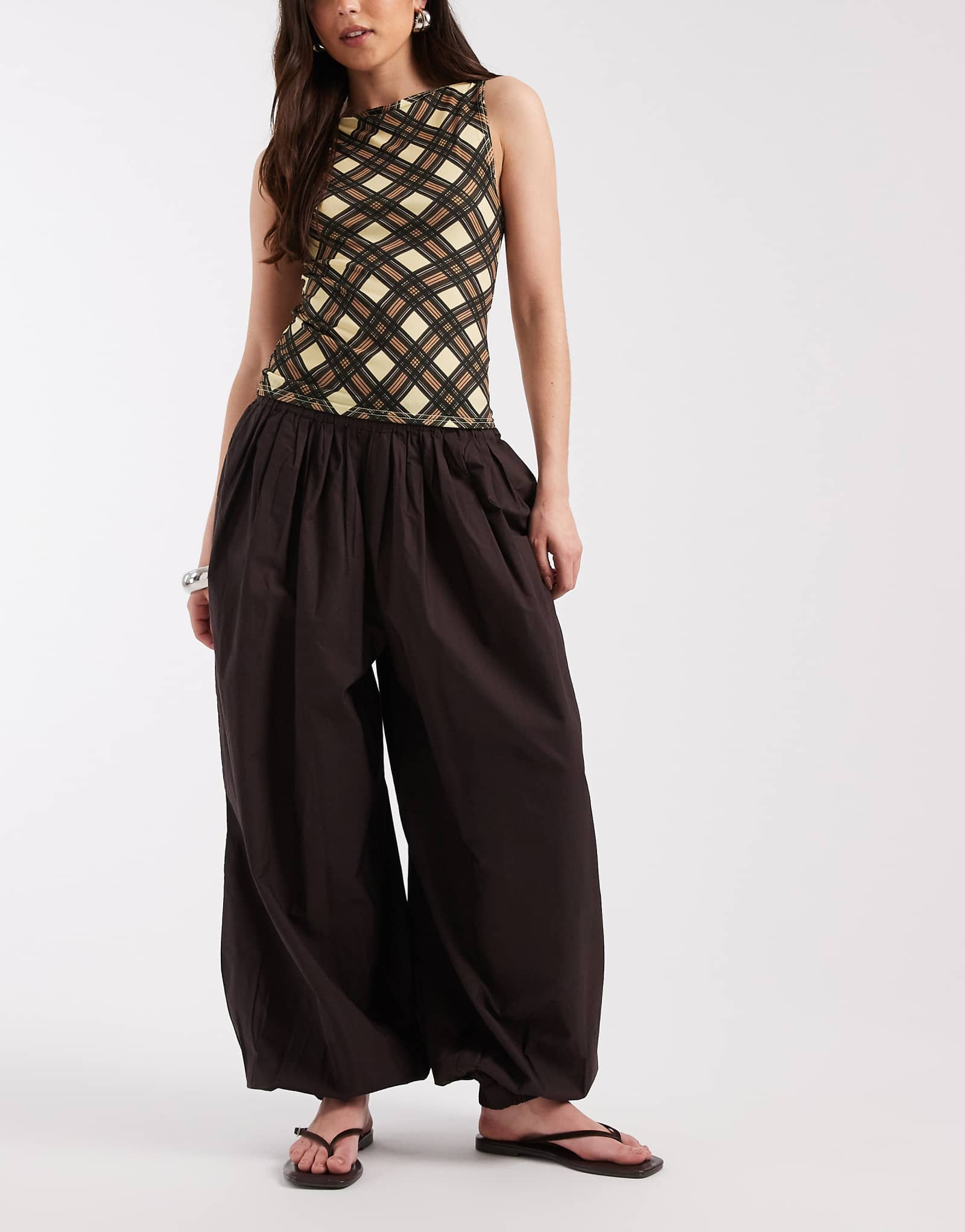 AWARE woven balloon pants with cuffed ankles in chocolate brown chocolate torte 14190₽