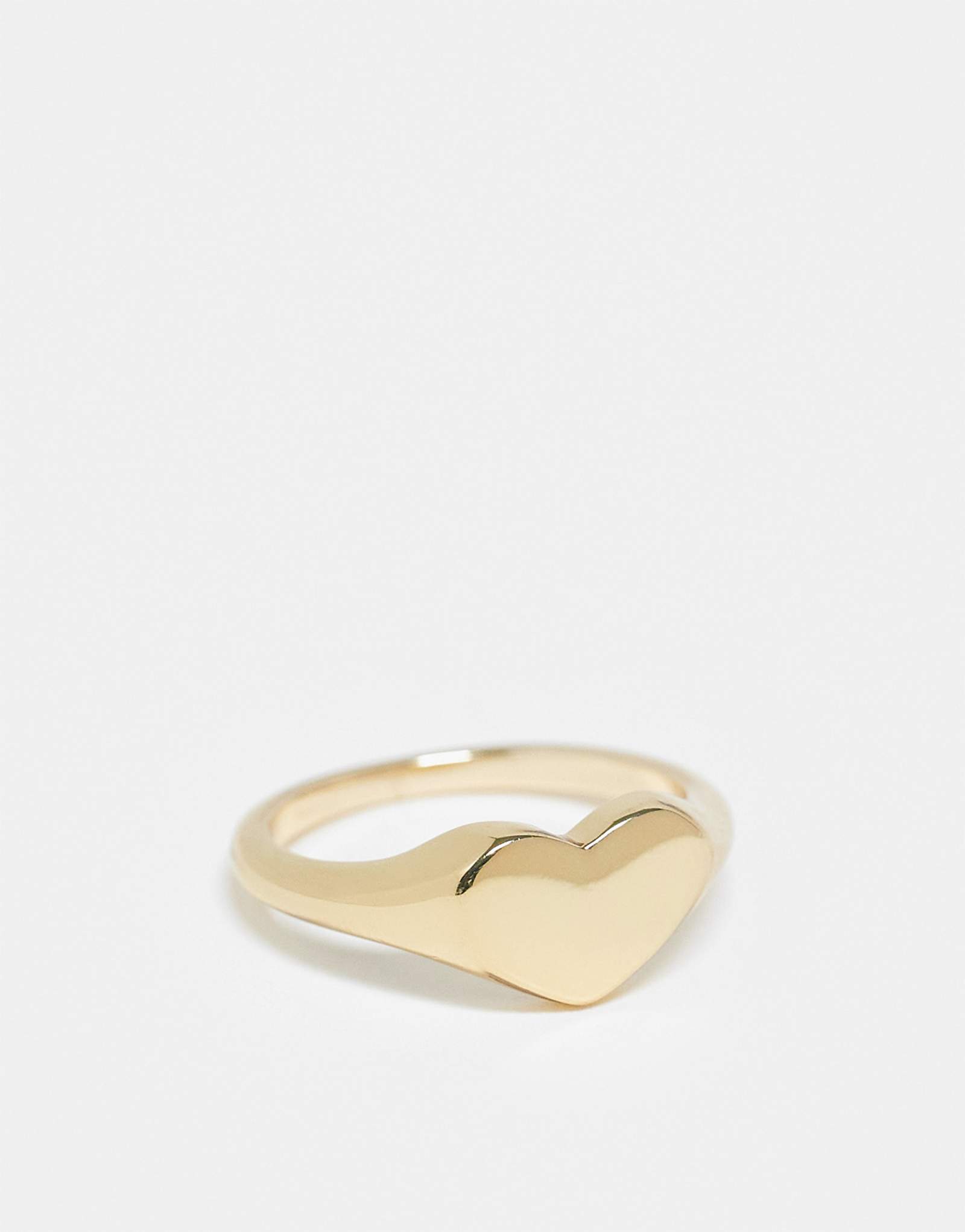Pieces Curve 18k plated heart signet ring in gold 2490₽