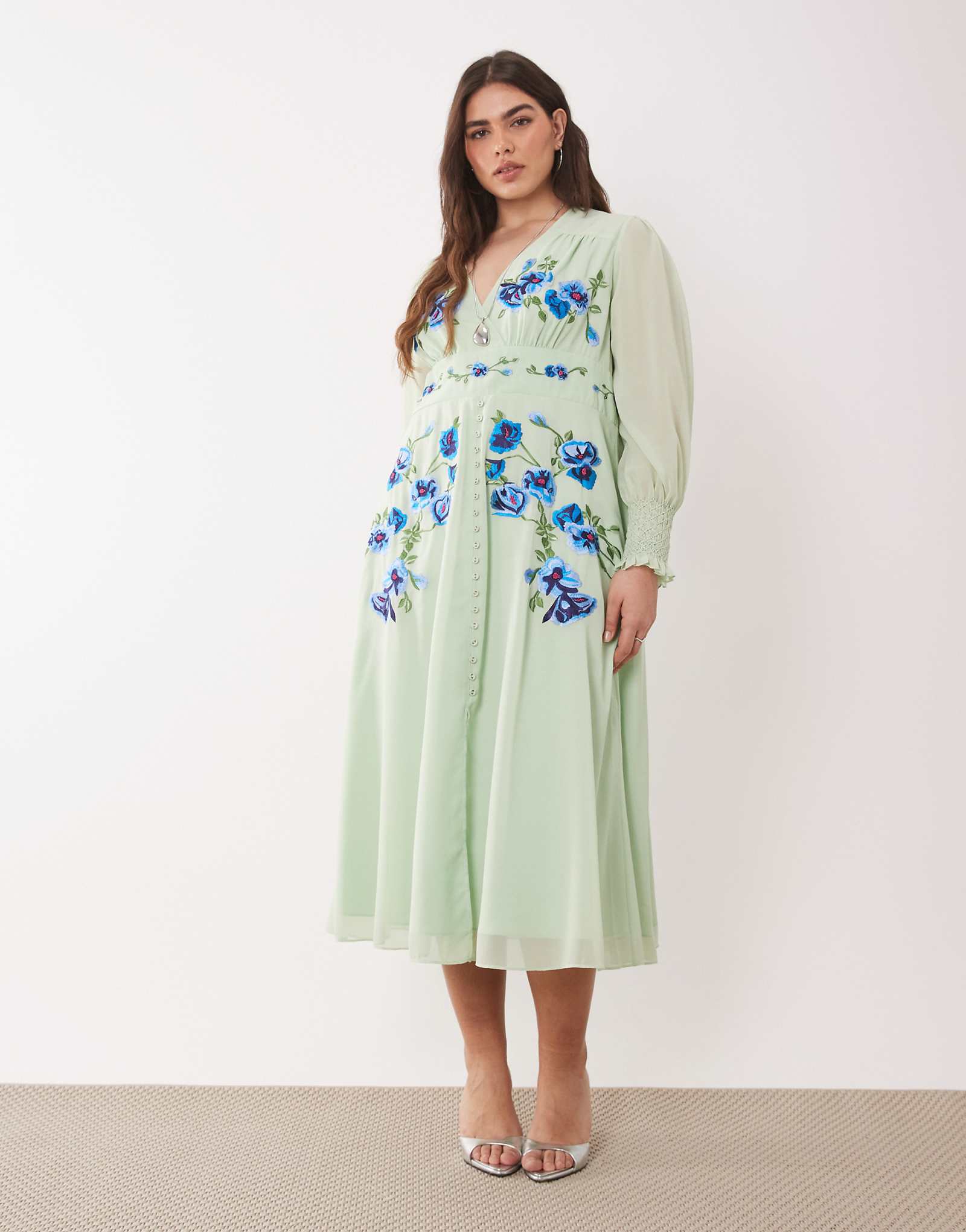 Hope -amp Ivy Plus embroidered wrap front sheer sleeve midi dress in mint green mint green 43590₽