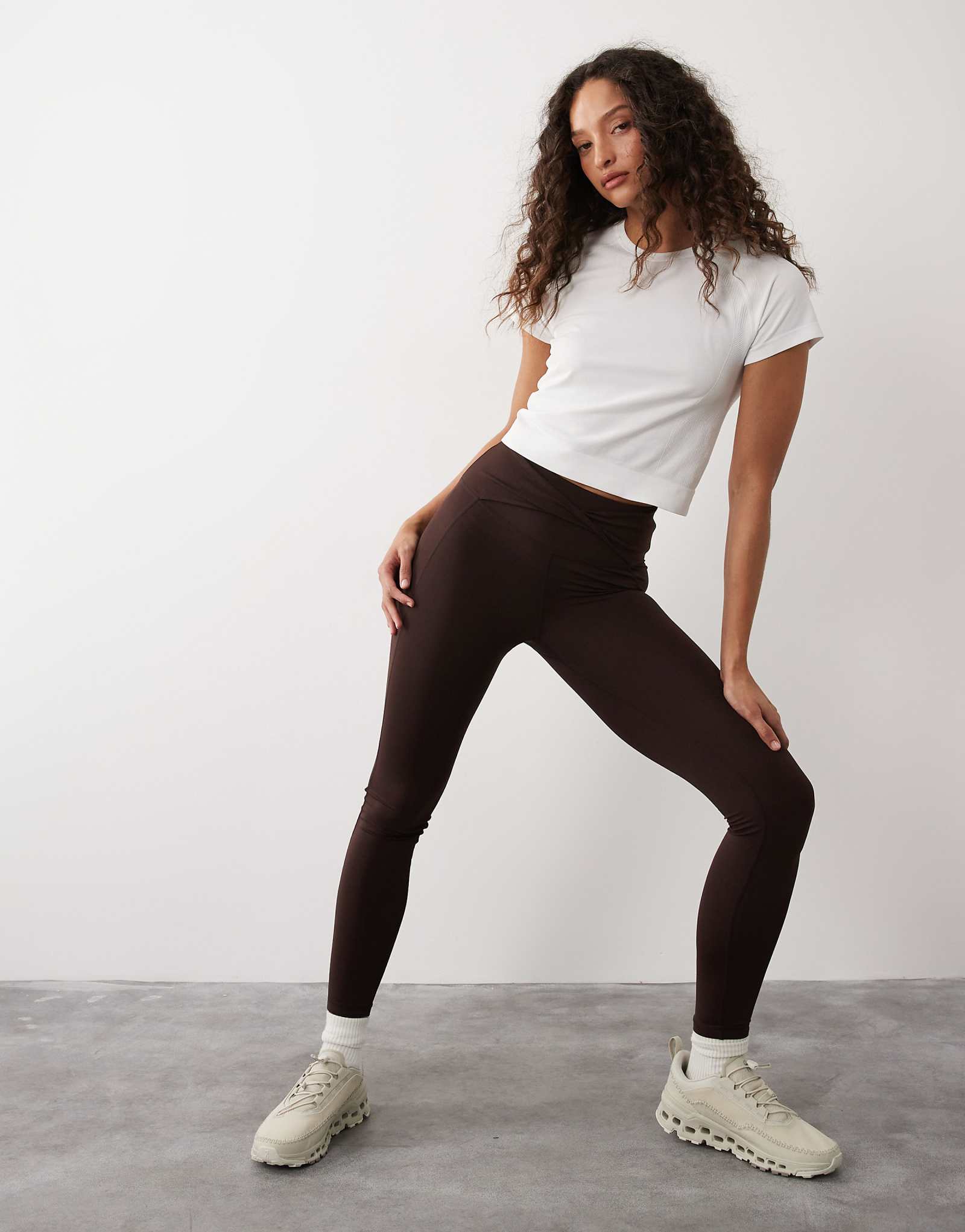 Sweaty Betty All Day 78 soft twist leggings in brown brown 21890₽