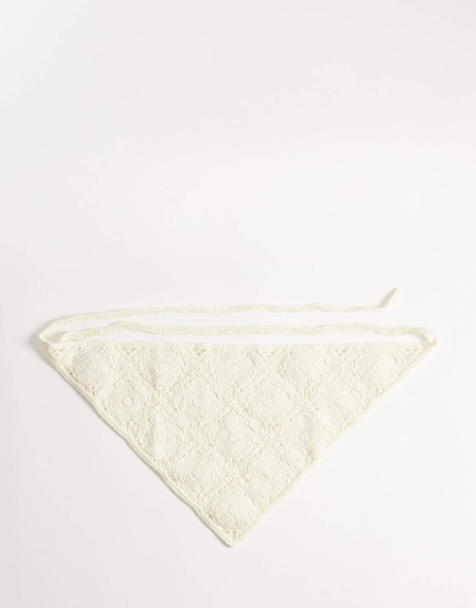 Glamorous crochet headscarf in cream floral cream 4790₽