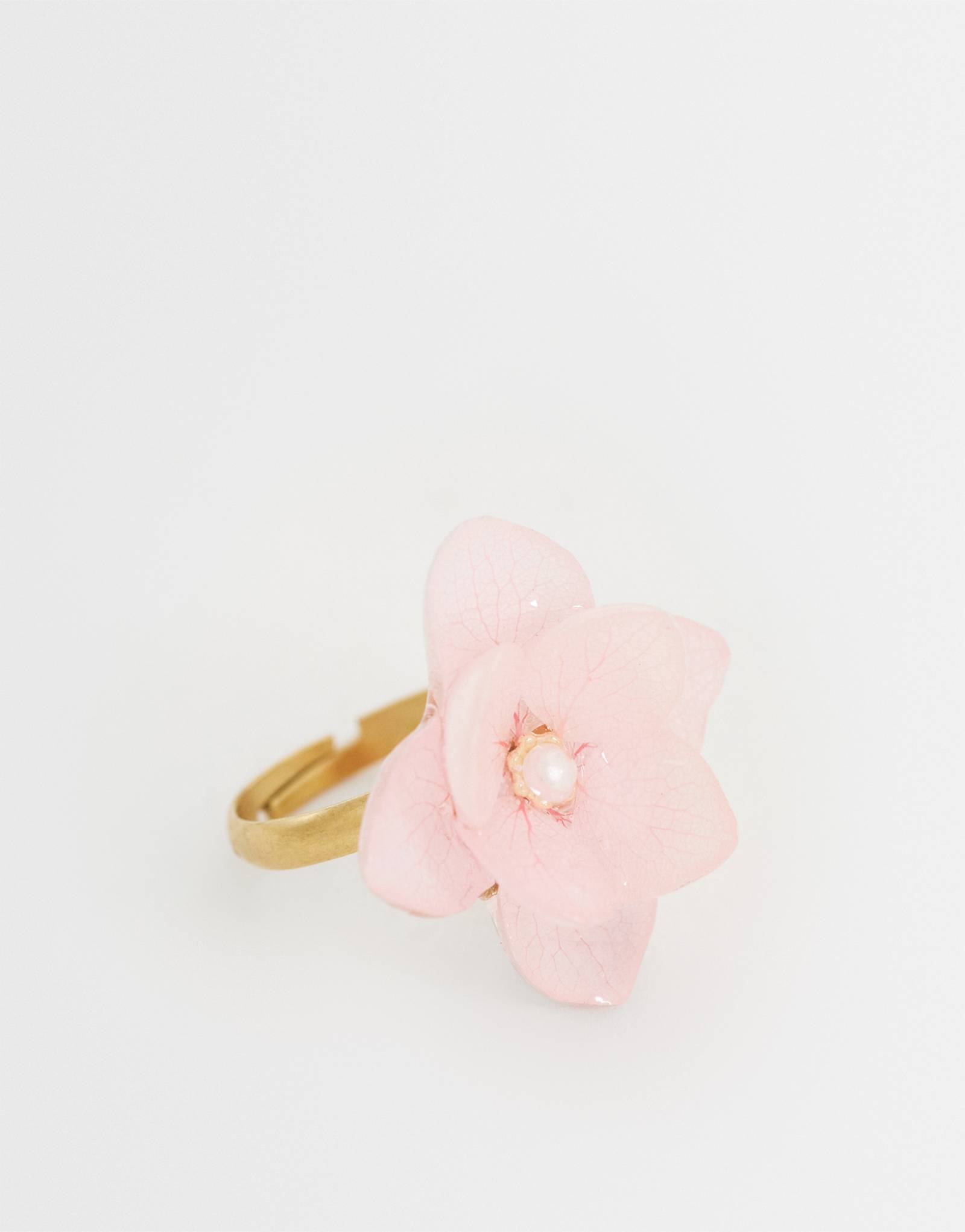 Kaiia exclusive 3D flower faux-pearl detail ring in pink pink 2690₽