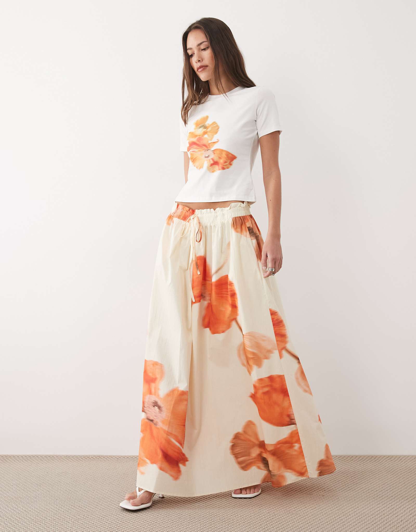 Never Fully Dressed full midi skirt with blurred floral in white multi 34090₽