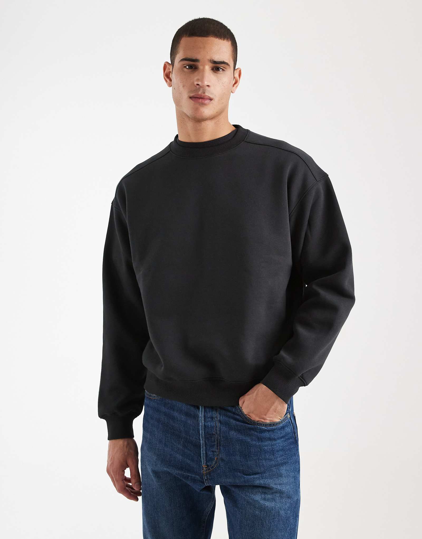 Cotton On box fit crew sweater in washed black washed black 8490₽