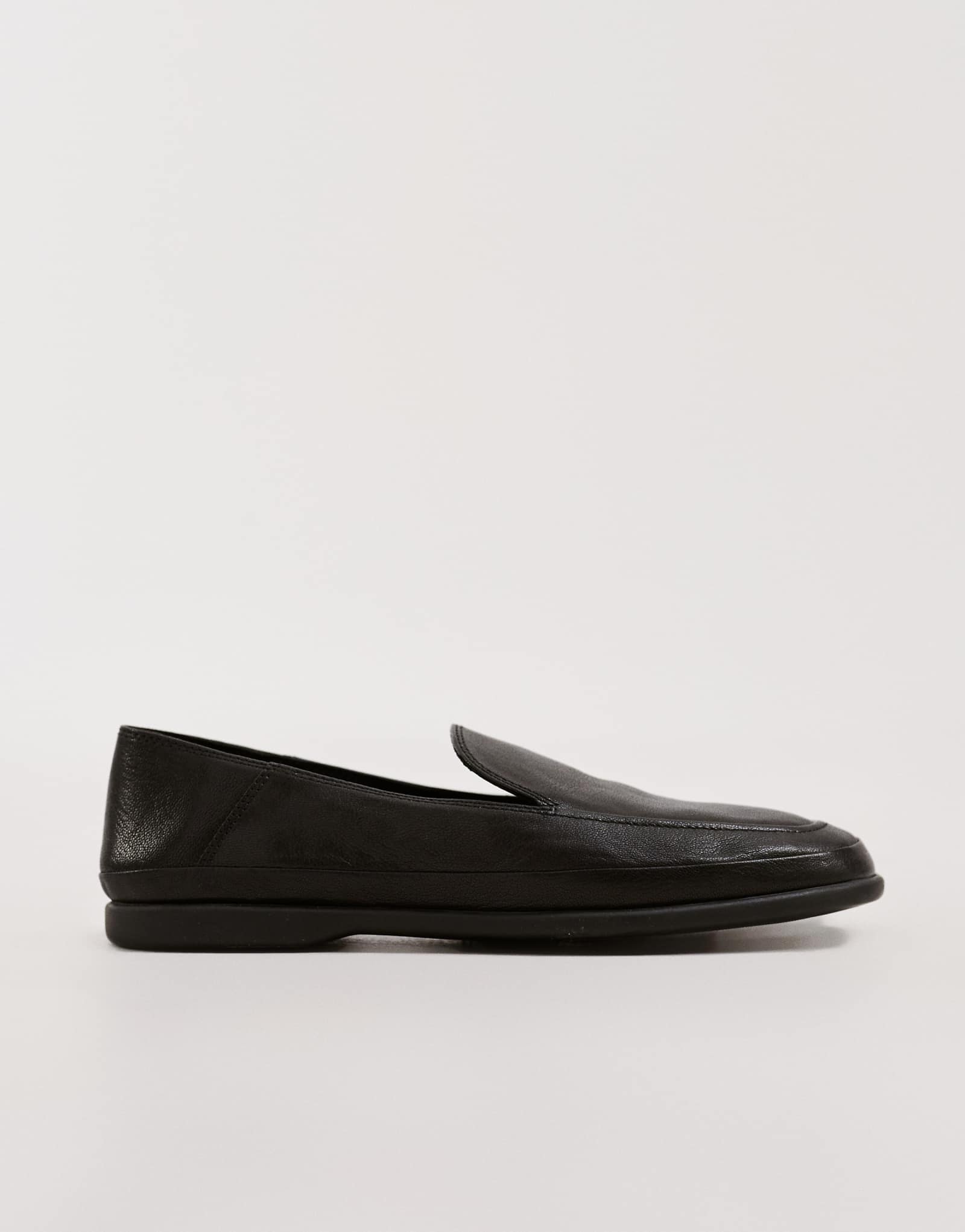 Vagabond Shoemakers Sammie leather round toe slip on loafers in black black 27090₽