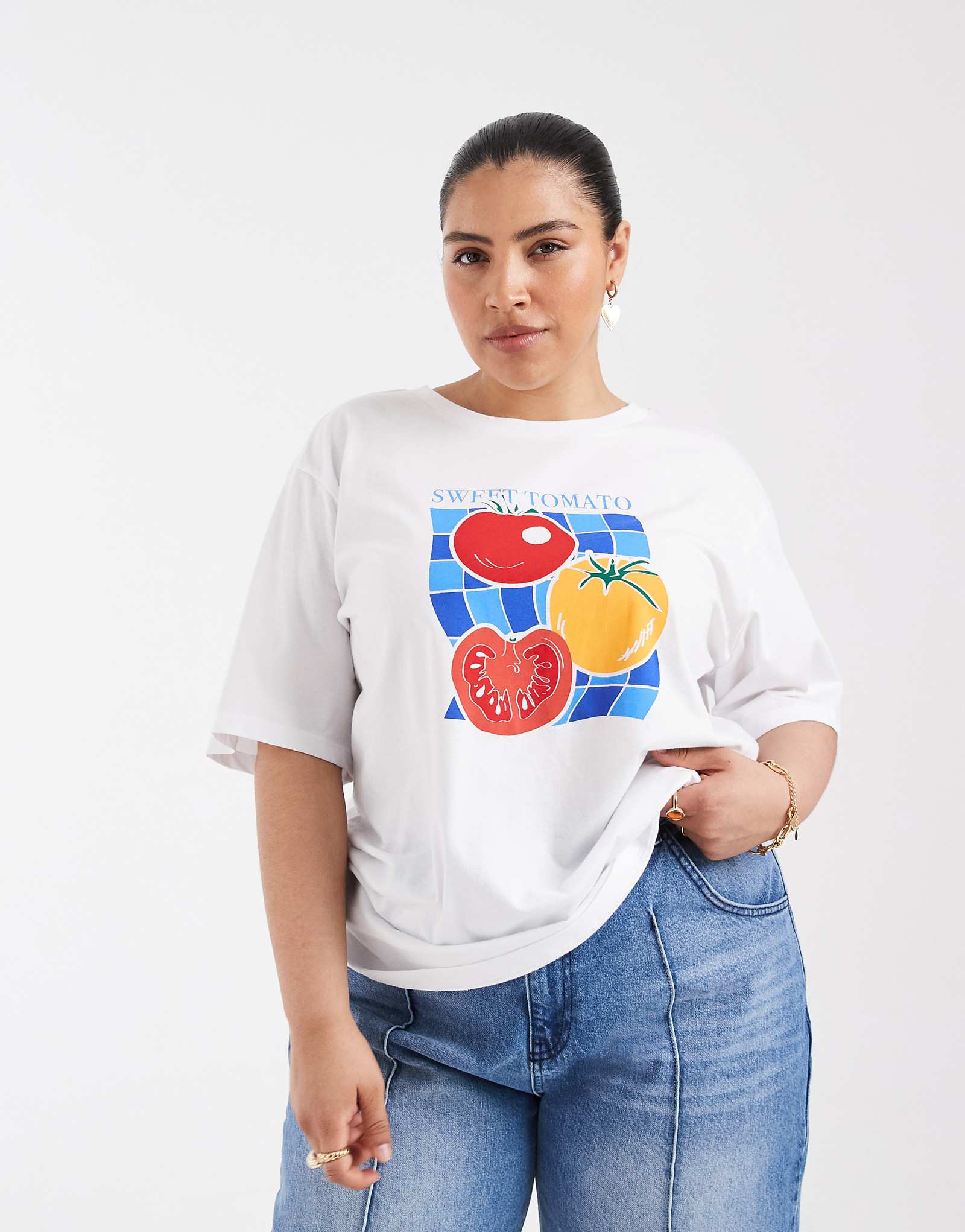 ONLY Curve tomato graphic oversized T-shirt in white bright white 6990₽