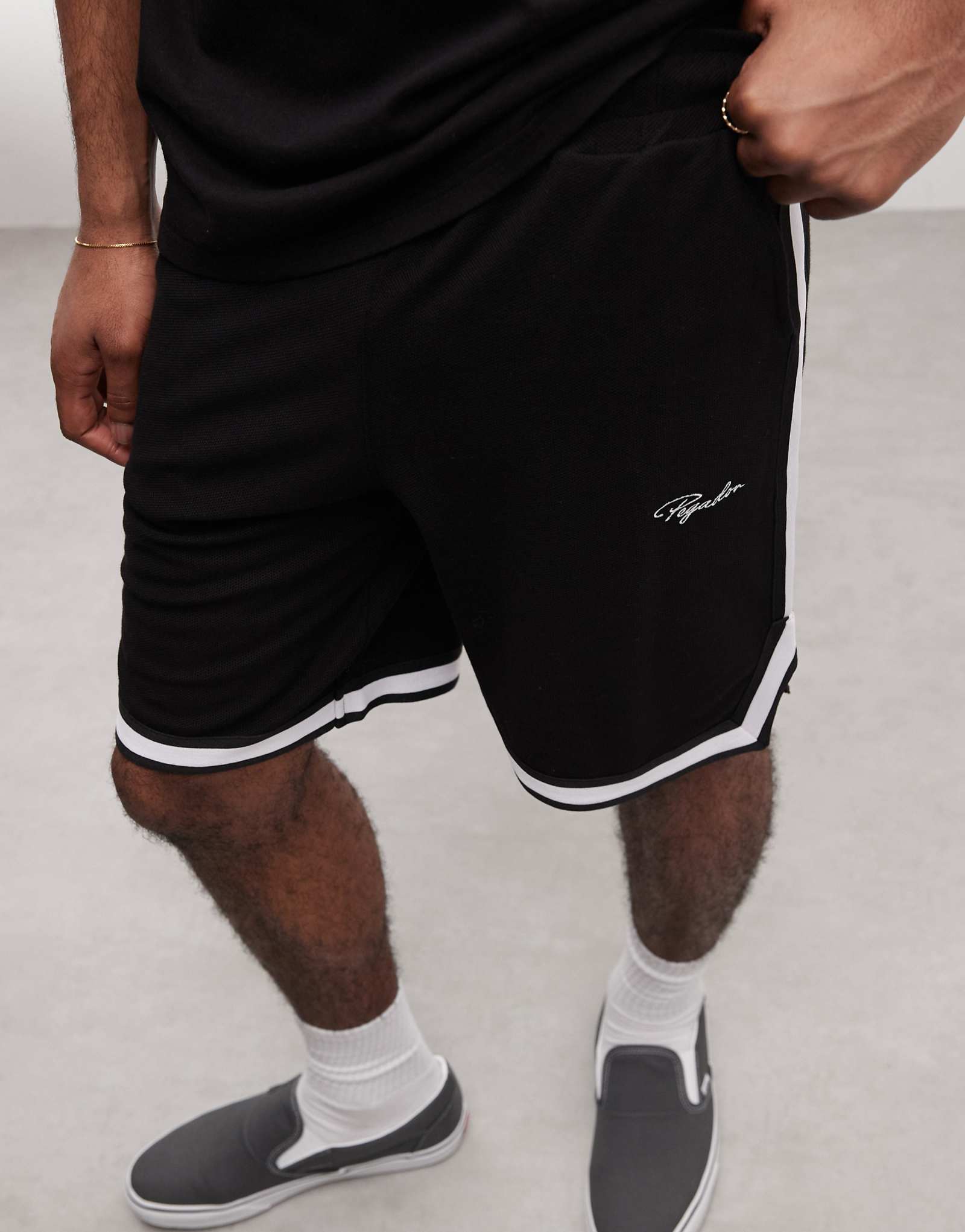 PEGADOR Signar piqu basketball shorts in black black 12590₽