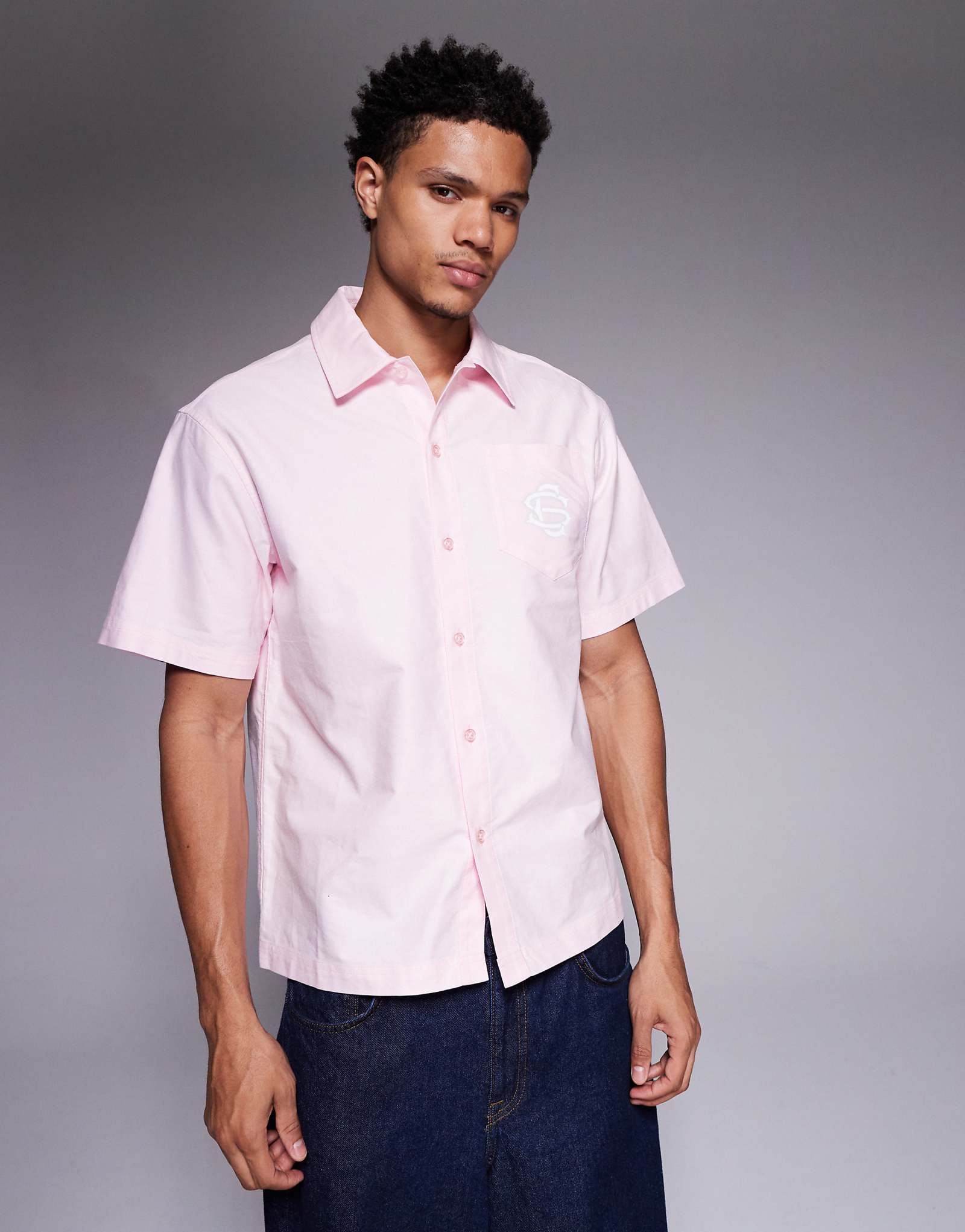 Courtside boxy short sleeve shirt in pink with logo print pink