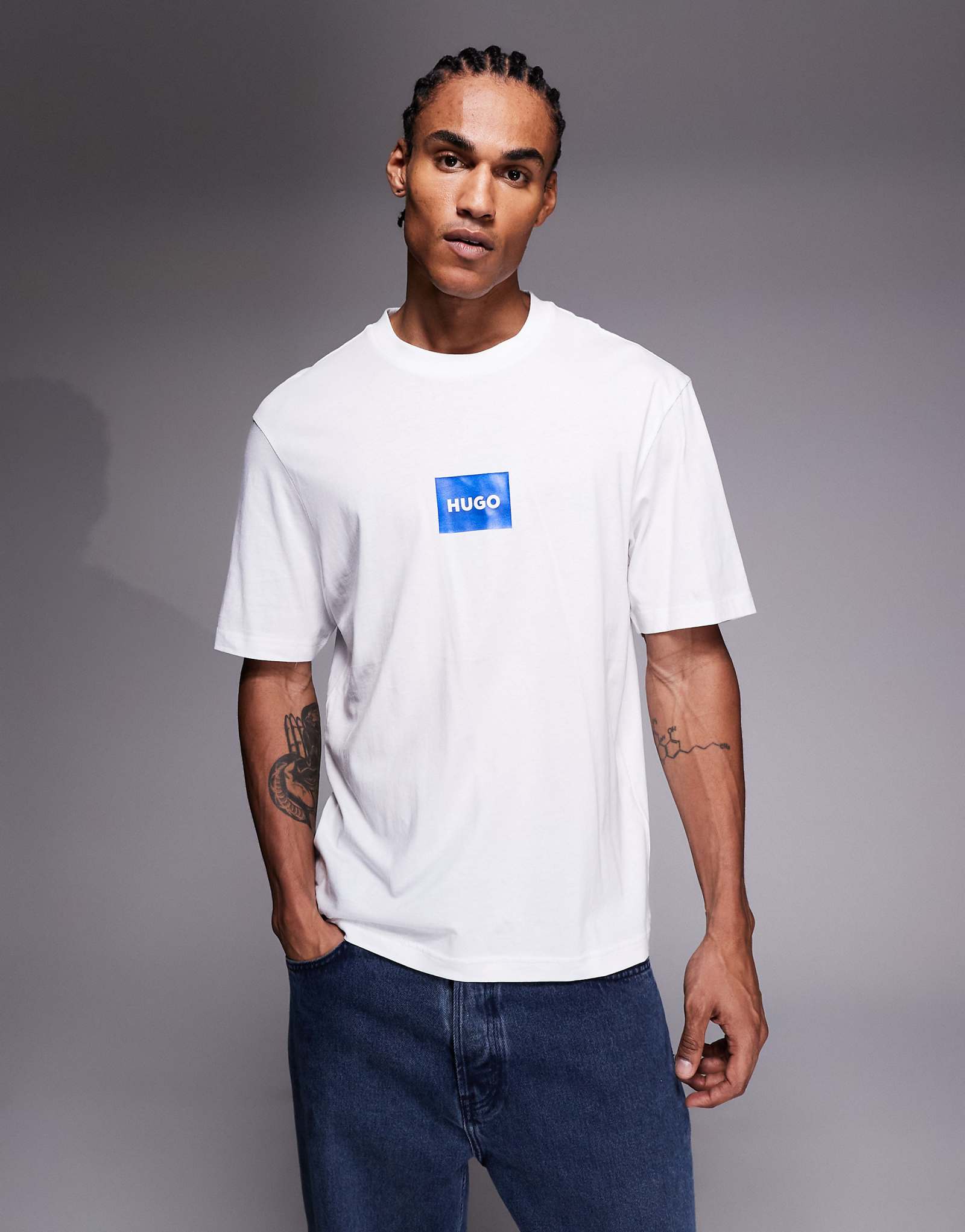 HUGO Blue Nayonix chest box logo T-shirt in white 13190₽