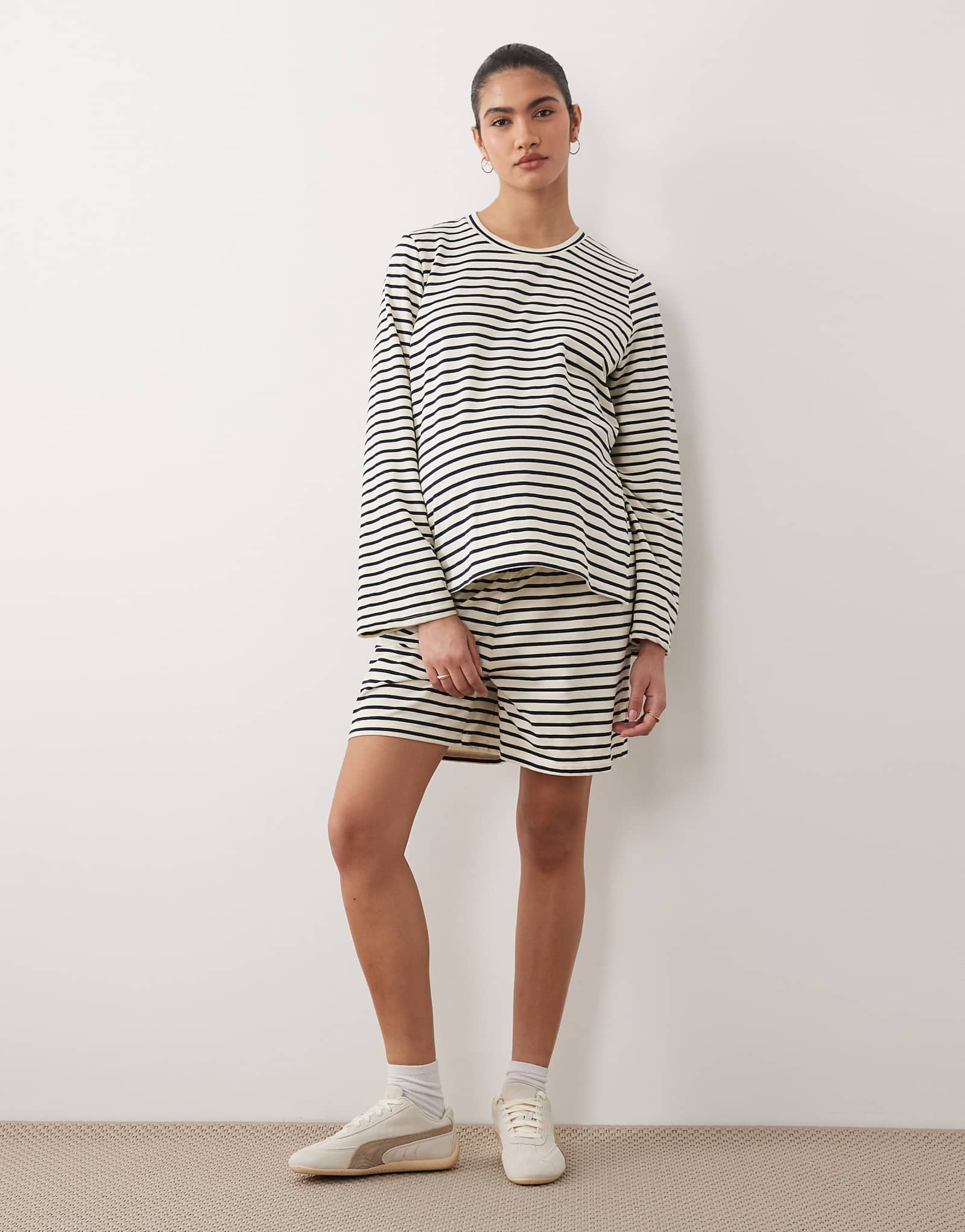 Mamalicious Maternity tie waist jersey shorts in cream and navy stripe birch navy 9890₽