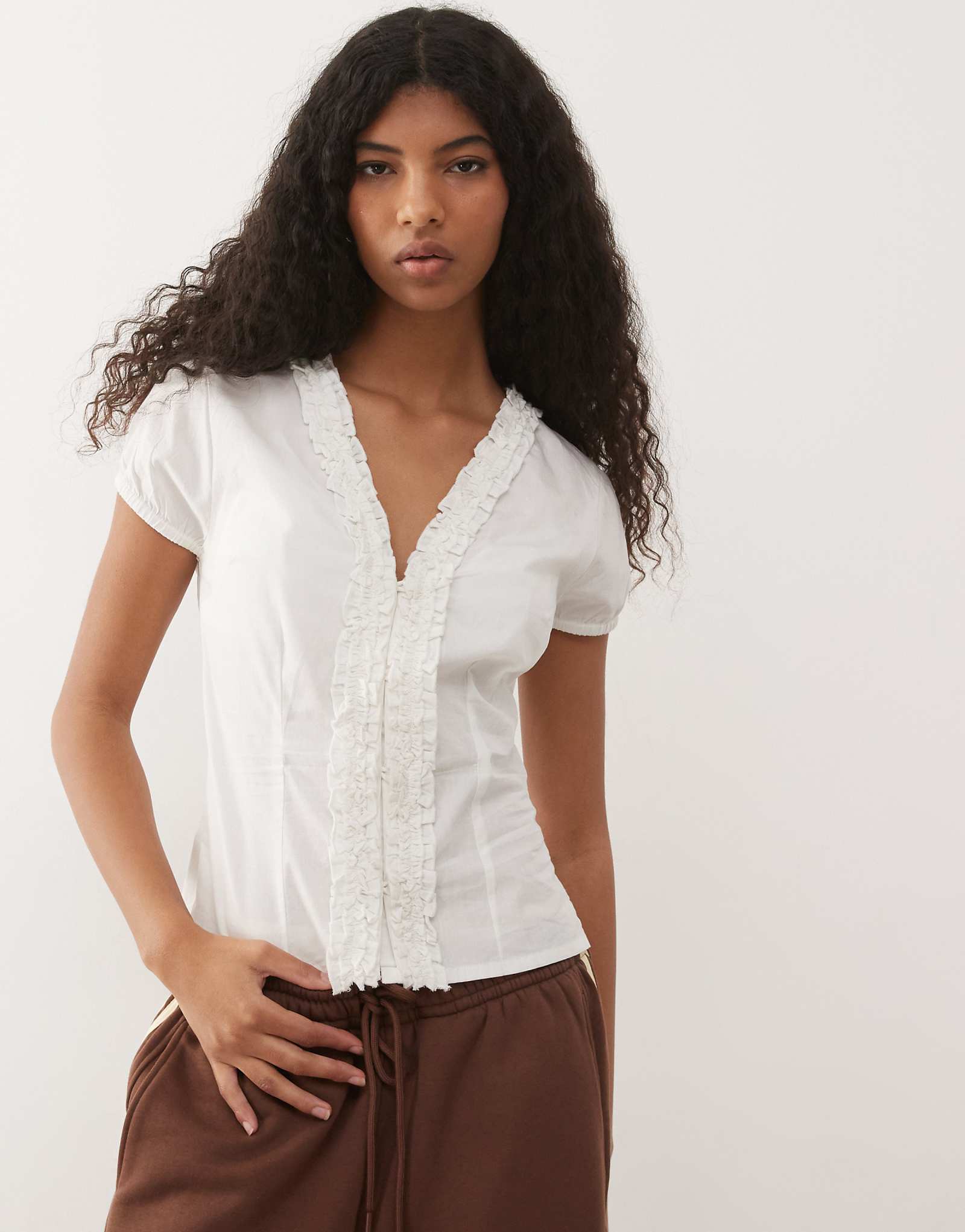 COLLUSION frill detailing short sleeve blouse in white white 7790₽