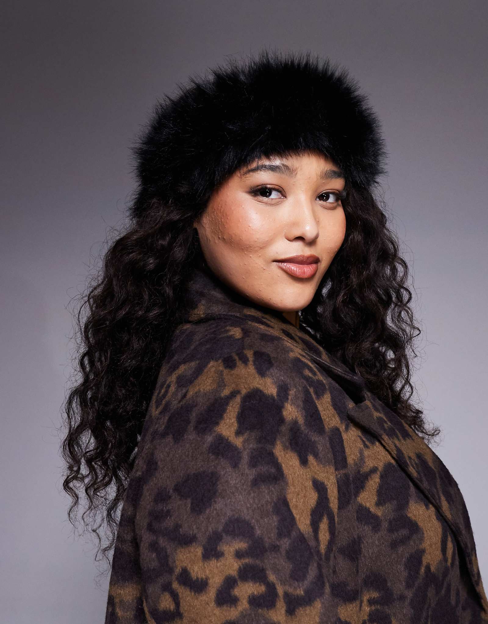 Kaiia exclusive faux fur headband in black 3090₽