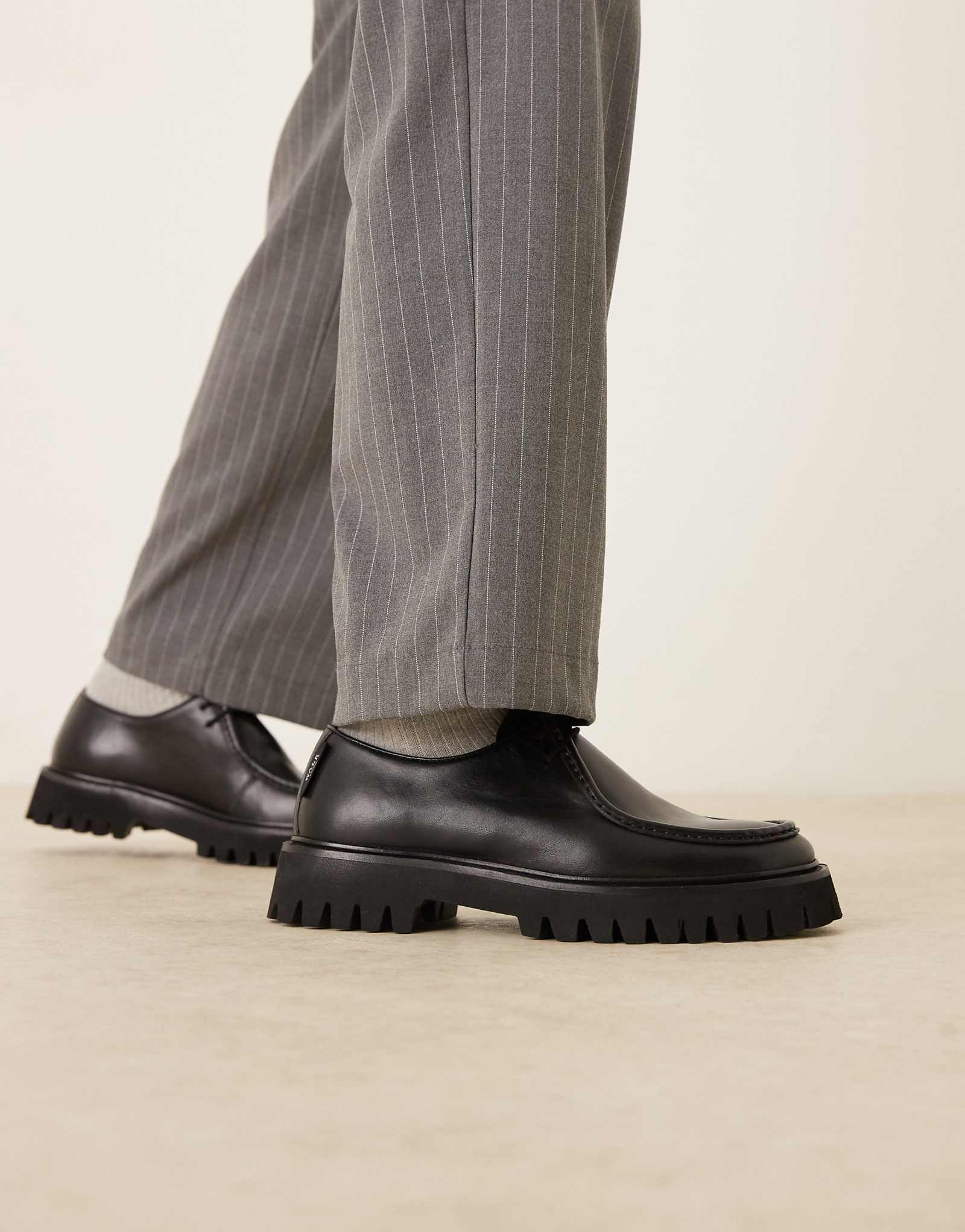 Walk London Hopper Apron shoes in black leather black 28690₽