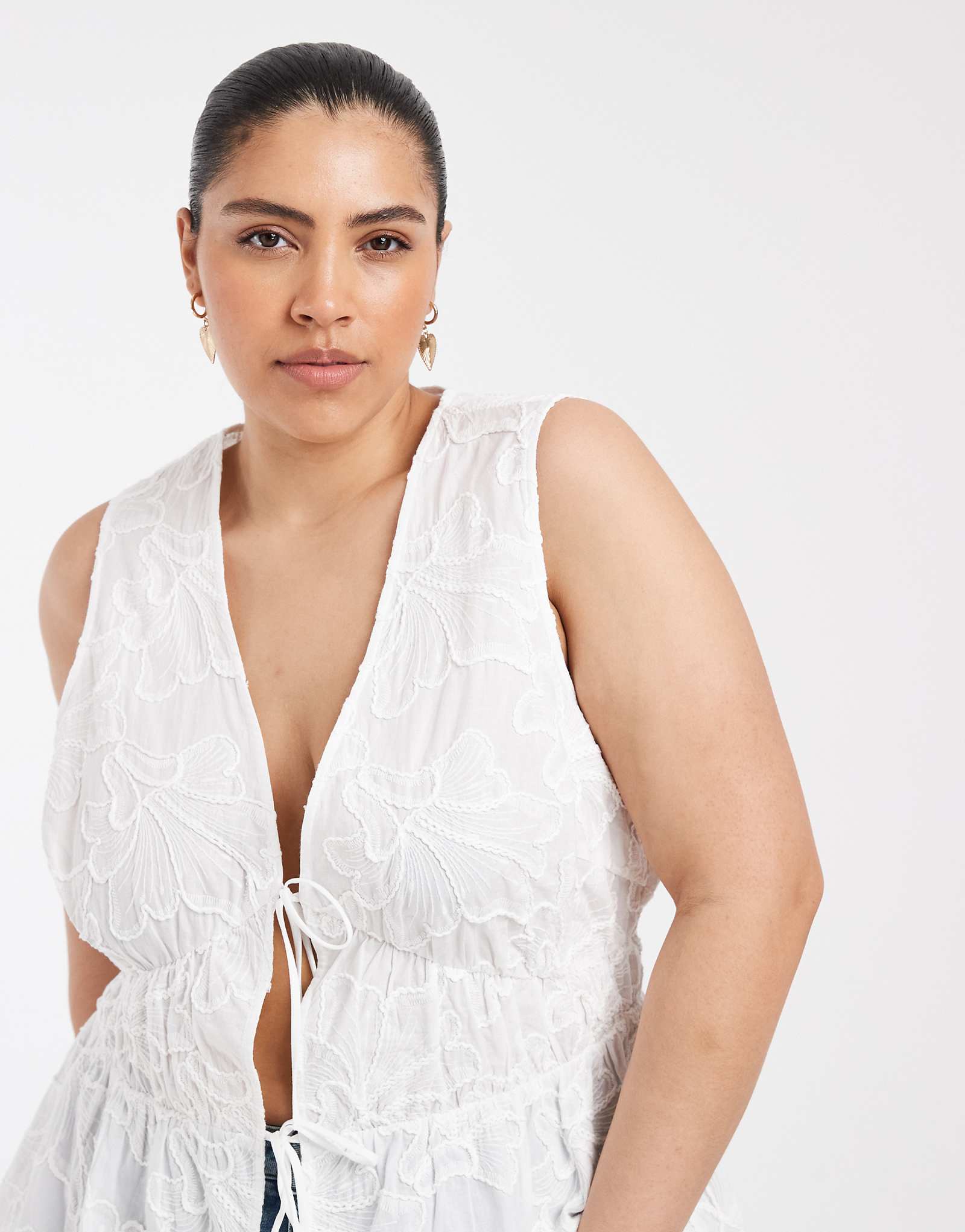 Vero Moda Curve floral embroidered tie front peplum hem blouse in white snow white 11990₽