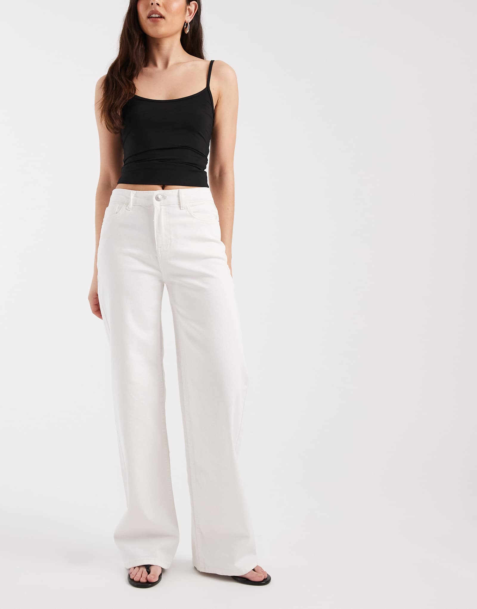 PIECES Silke mid rise wide leg jeans in white denim bright white 13990₽