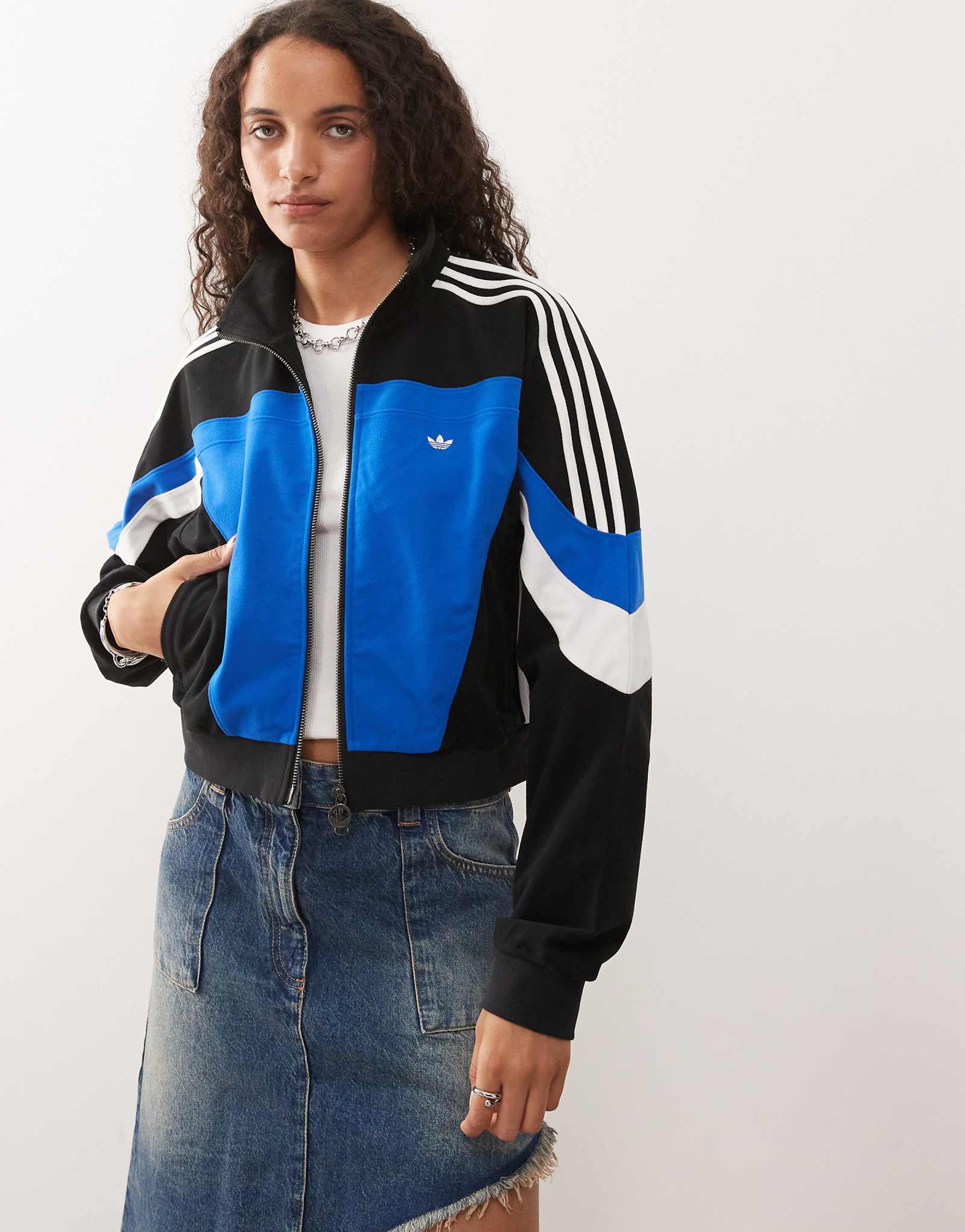 Adidas Originals track top in black and blue 16490₽
