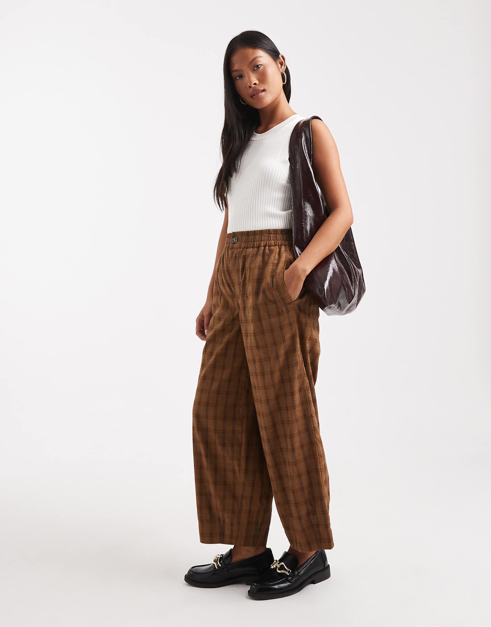 ASOS DESIGN Petite textured barrel leg pull on pants with seam detailing in mustard plaid 7790₽