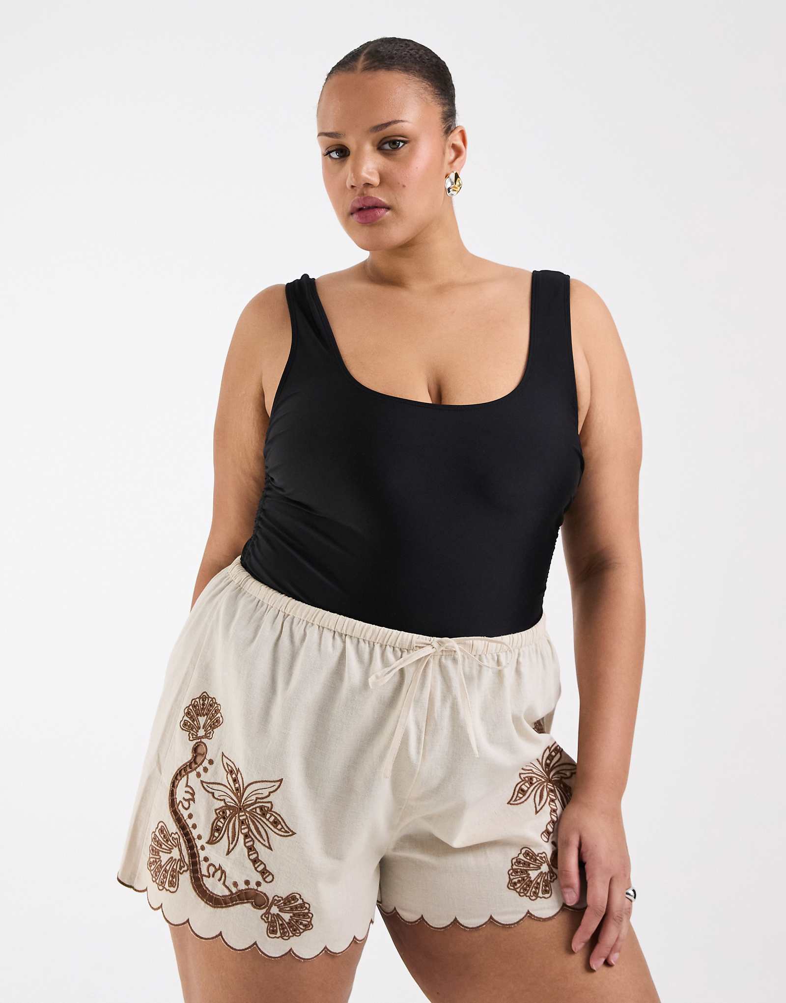 ASOS DESIGN Curve Angie Palm beach tropical embroidered tie side shorts in stone stone 8690₽