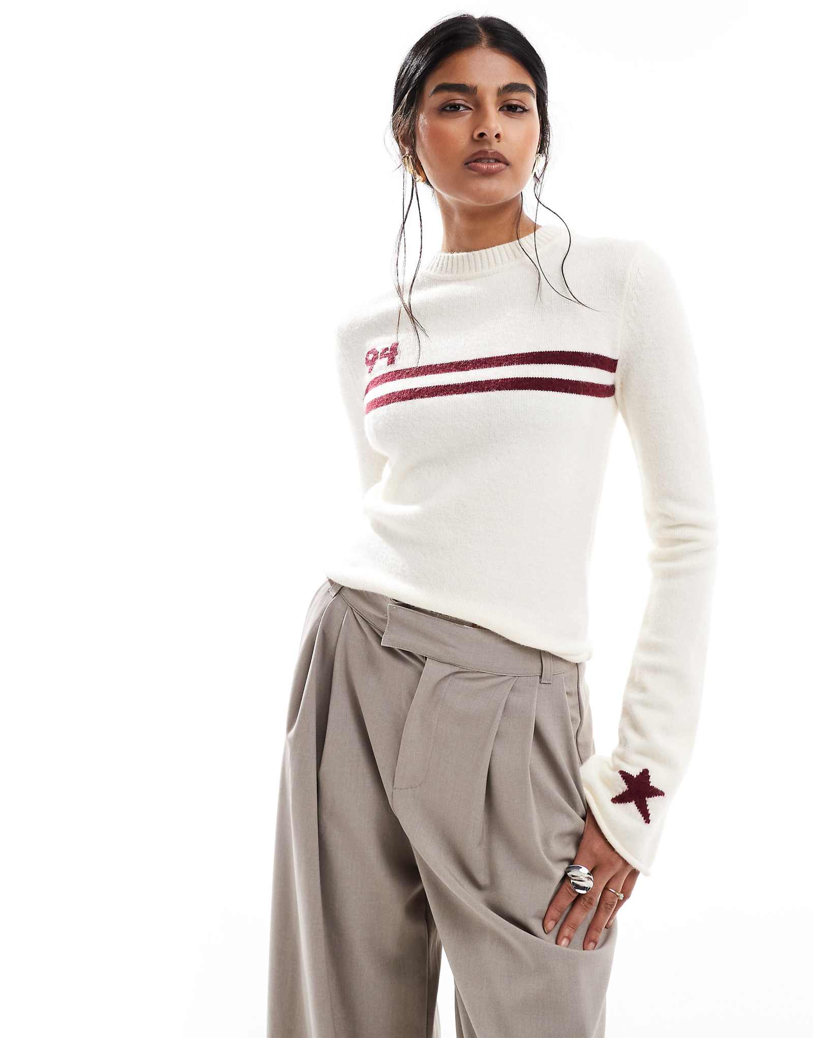 Daisy Street brush knit fitted long sleeve knit in white and red 10090₽