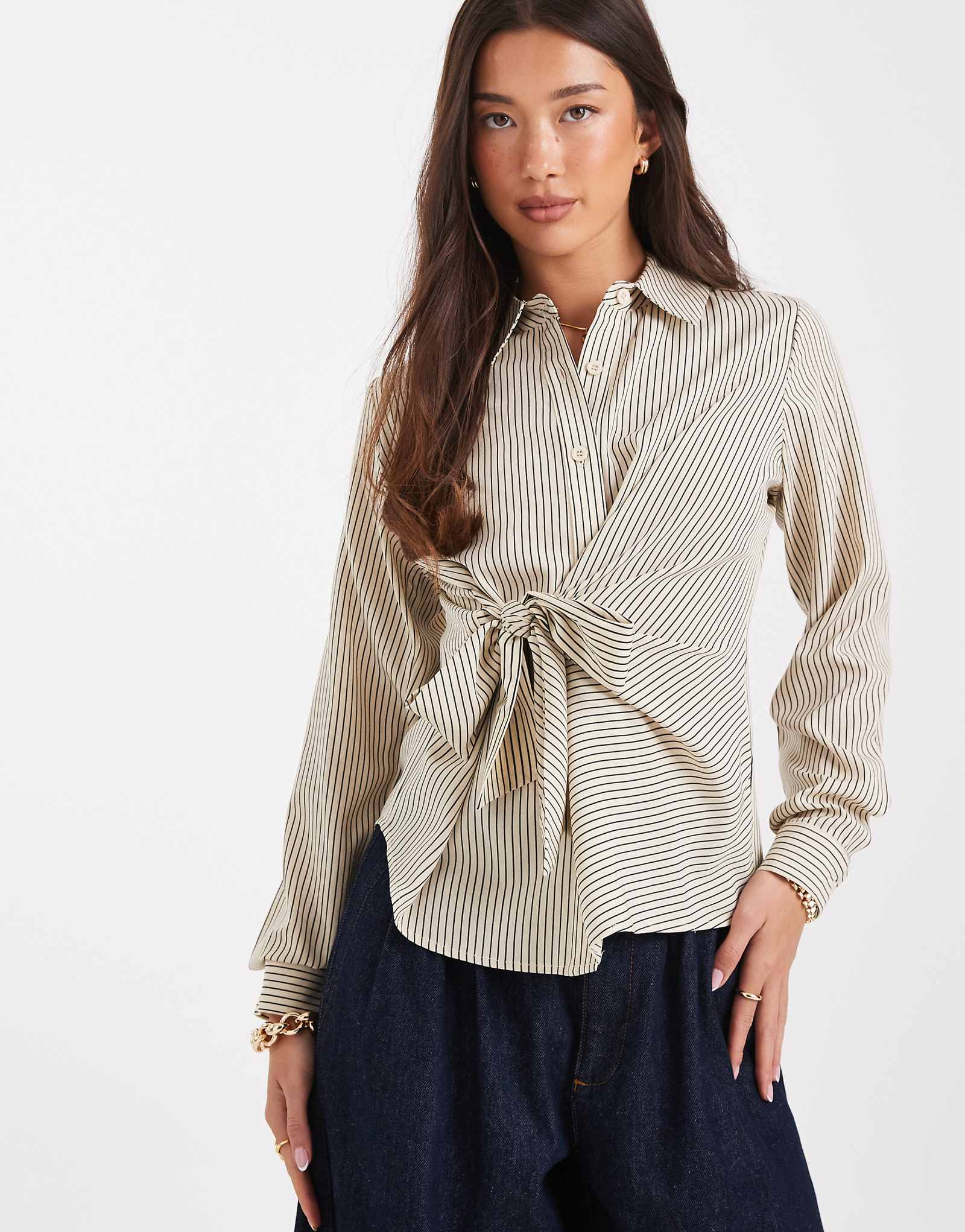 Threadbare button down shirt with tie front detail in ecru stripes 5990₽