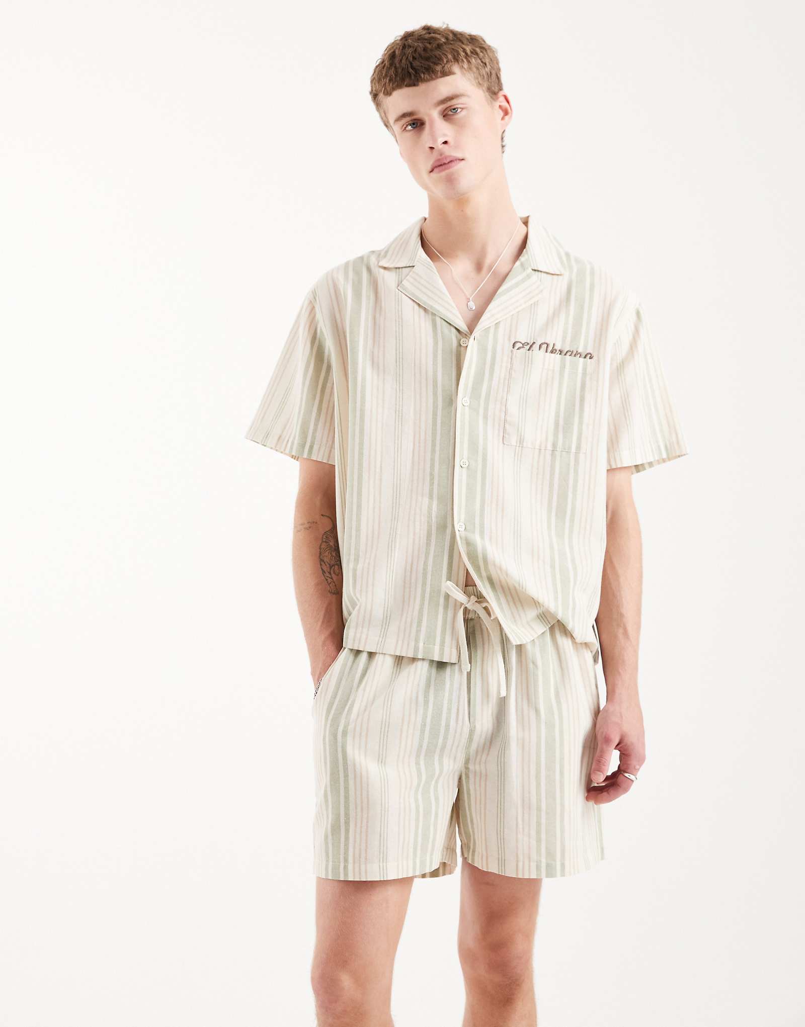 Aray beach shorts in beige khaki stripe khaki 6790₽