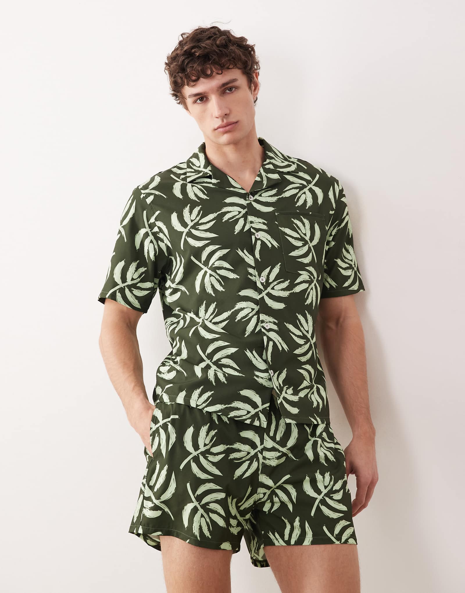 Free Society palm print short sleeve beach shirt in khaki green khaki 10890₽