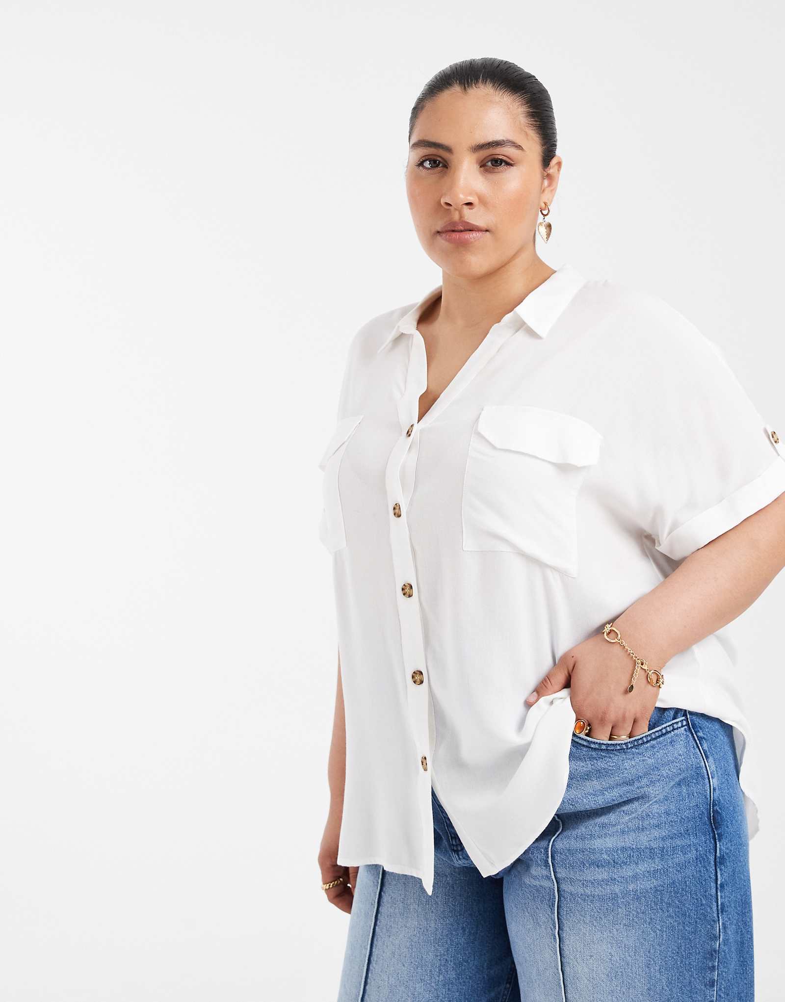 Vero Moda Curve button front short sleeve shirt with pocket detail in white snow white 8690₽