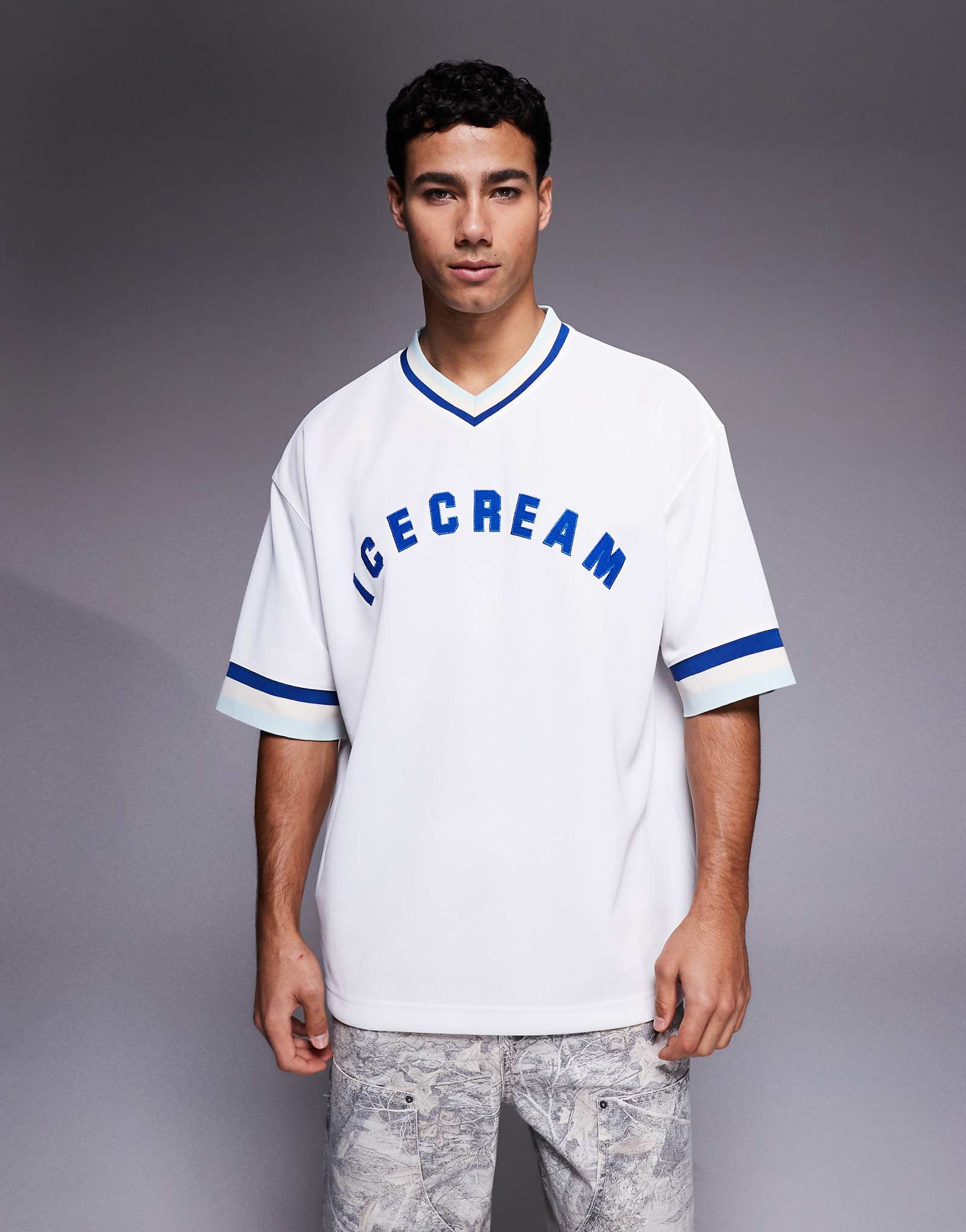 ICECREAM logo v-neck sports jersey in white 19390₽