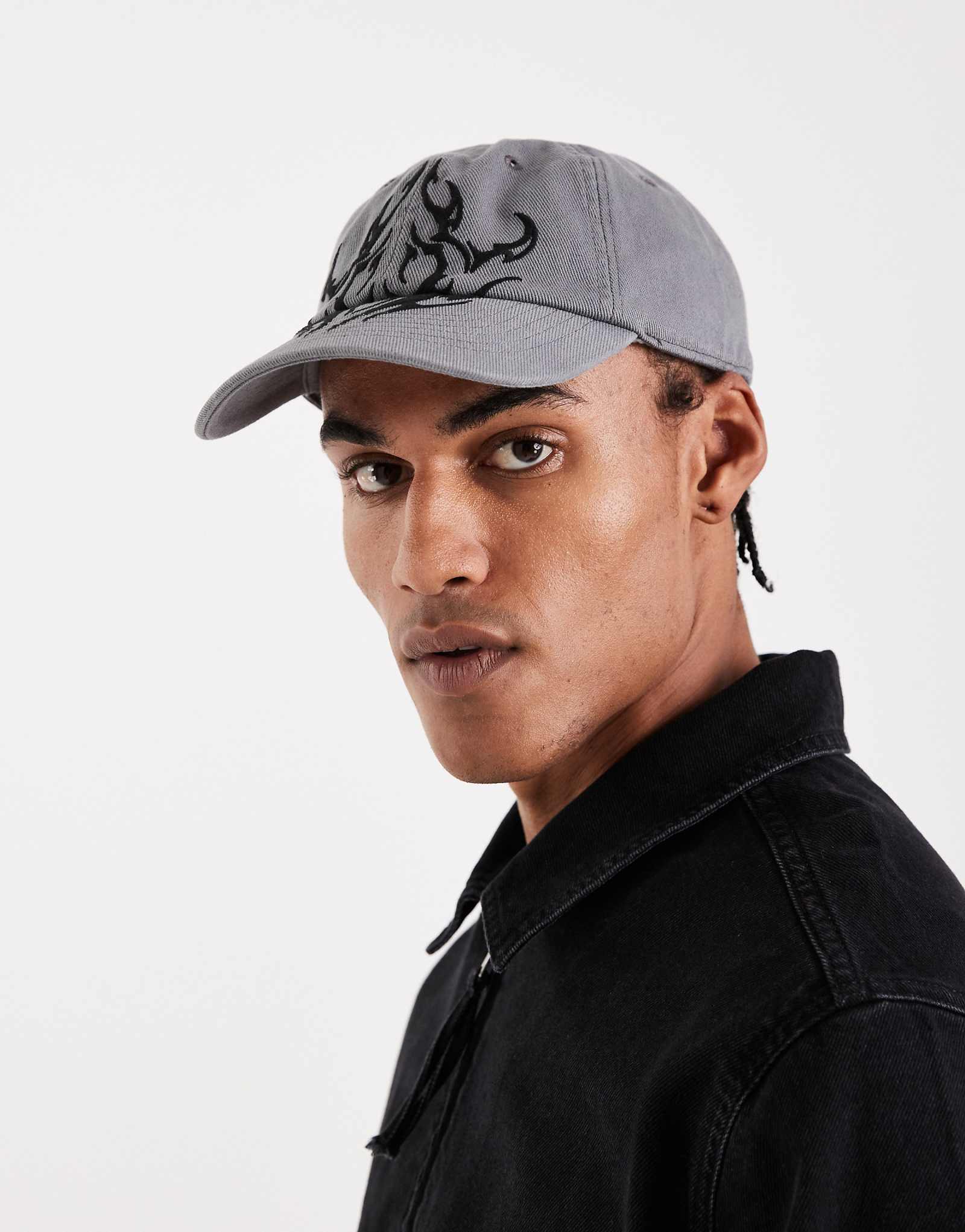 Hollister distressed graphic cap in gray gray 4790₽