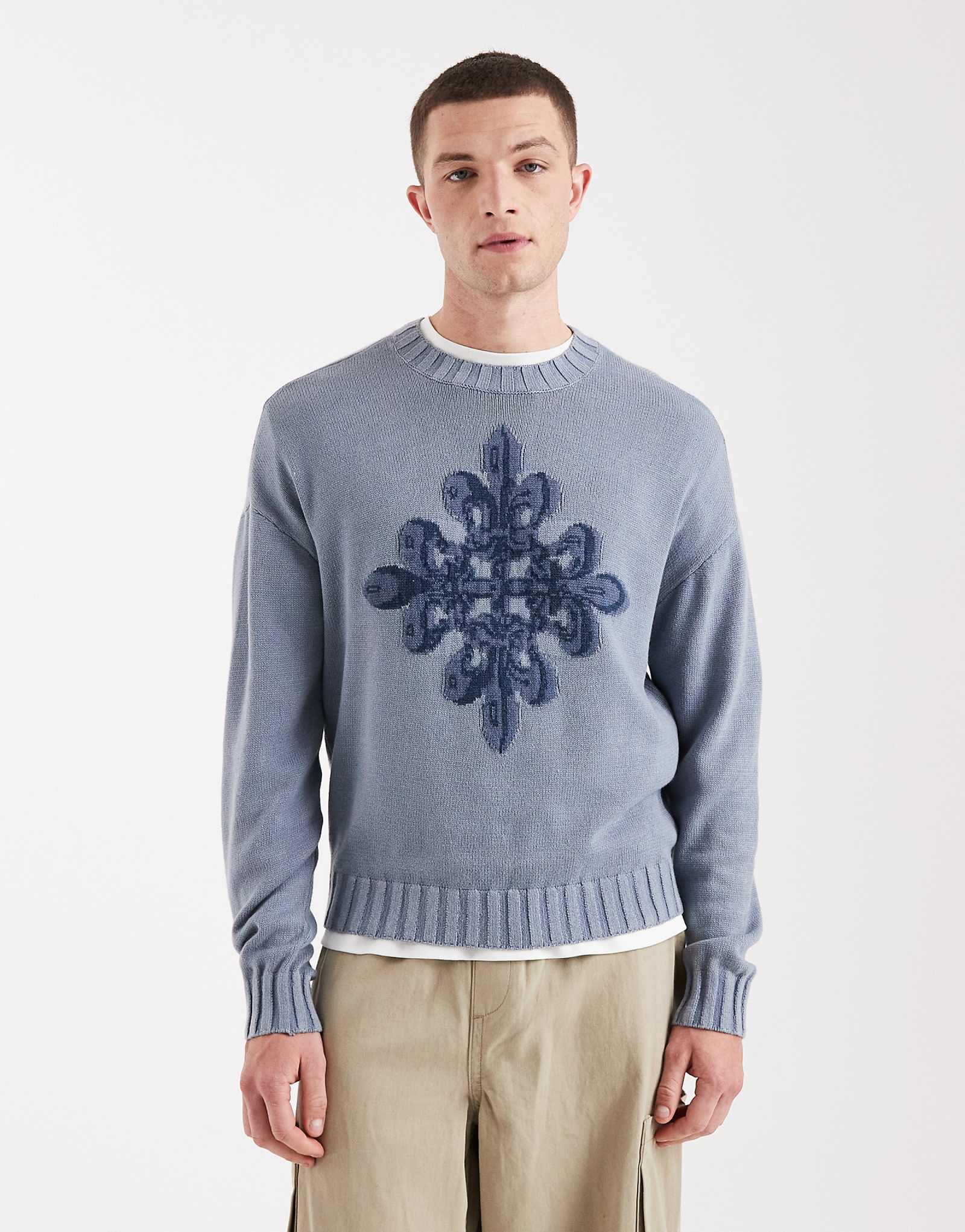 Holliser knit front graphic sweater in light blue light blue 9090₽