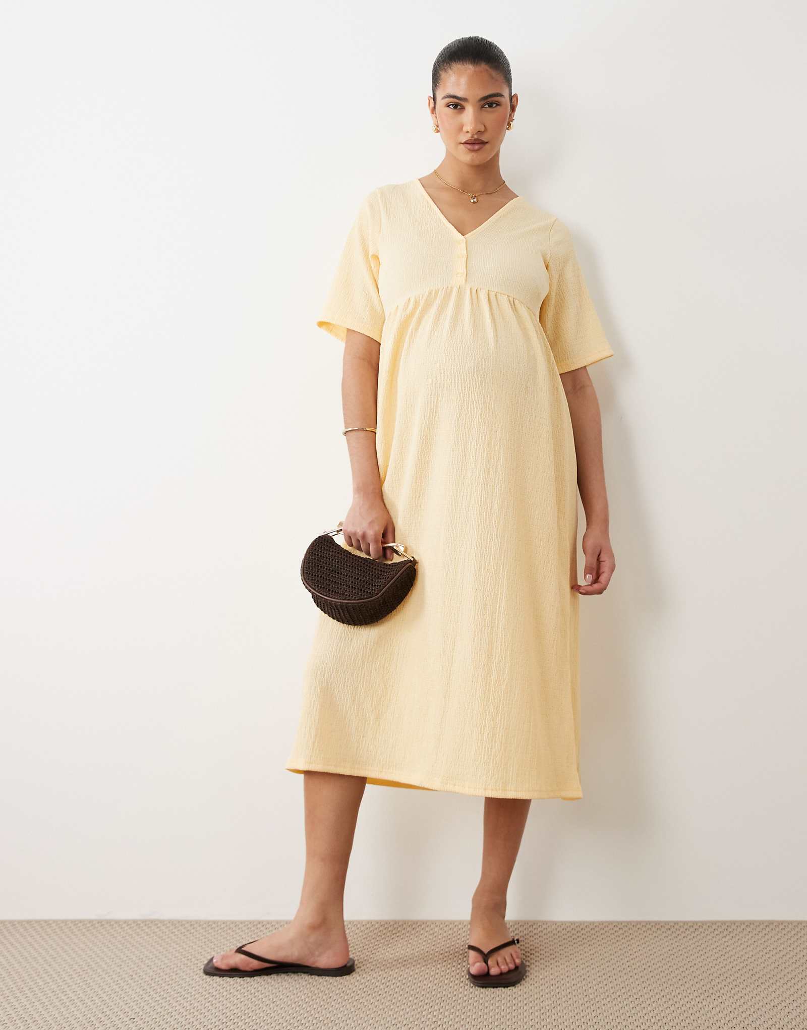 Mamalicious Maternity short sleeve nursing button detail textured jersey midi dress in yellow mellow yellow 12190₽