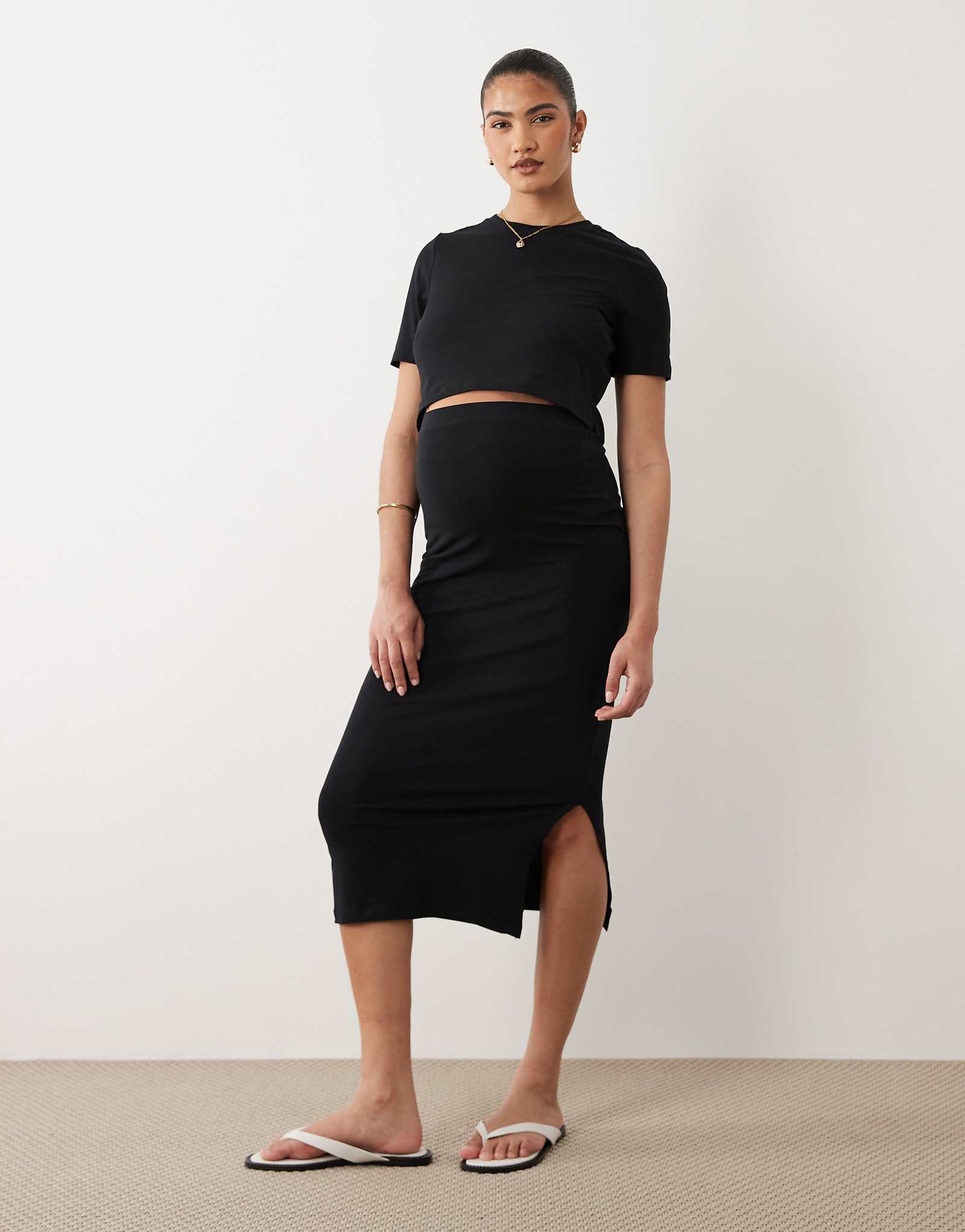 Mamalicious Maternity 2 pack basic jersey crop T-shirt and midi skirt set in black black 11190₽