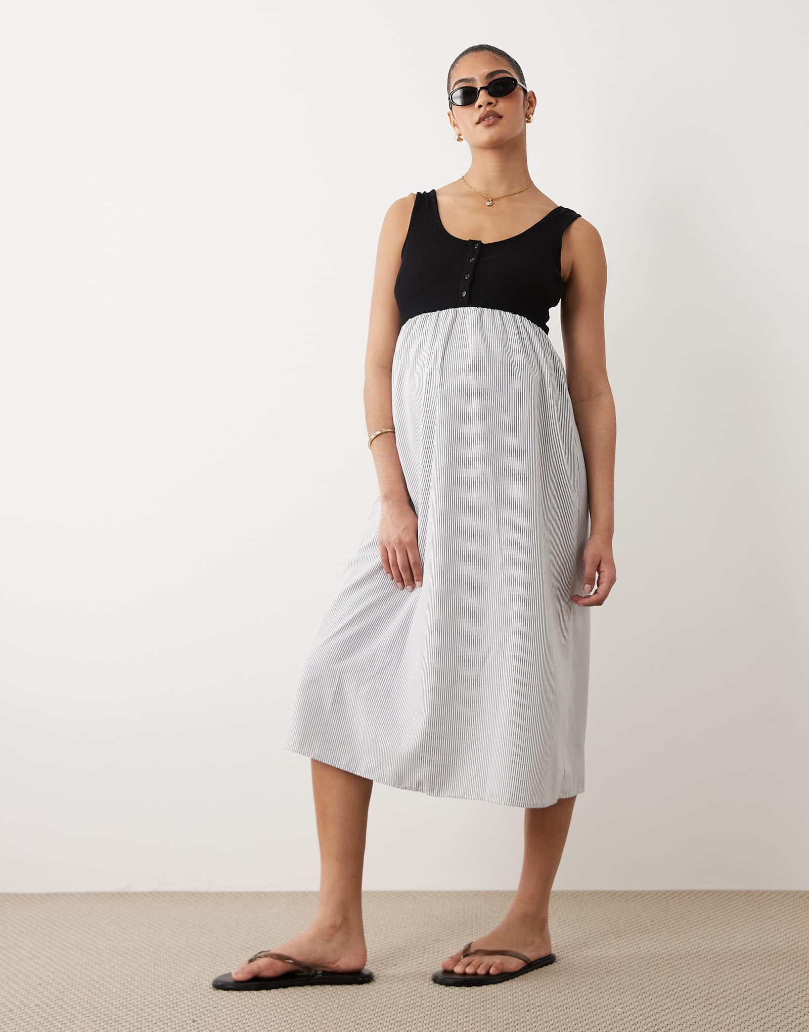 Mamalicious Maternity sleevless midi dress with contrast stripe skirt detail in black and white black snow white 12190₽