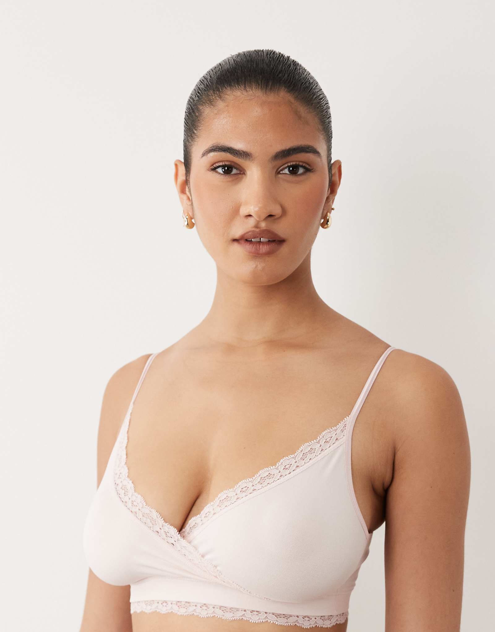 Mamalicious Maternity lace trim wrap front nursing bralet in chalk pink chalk pink 7790₽