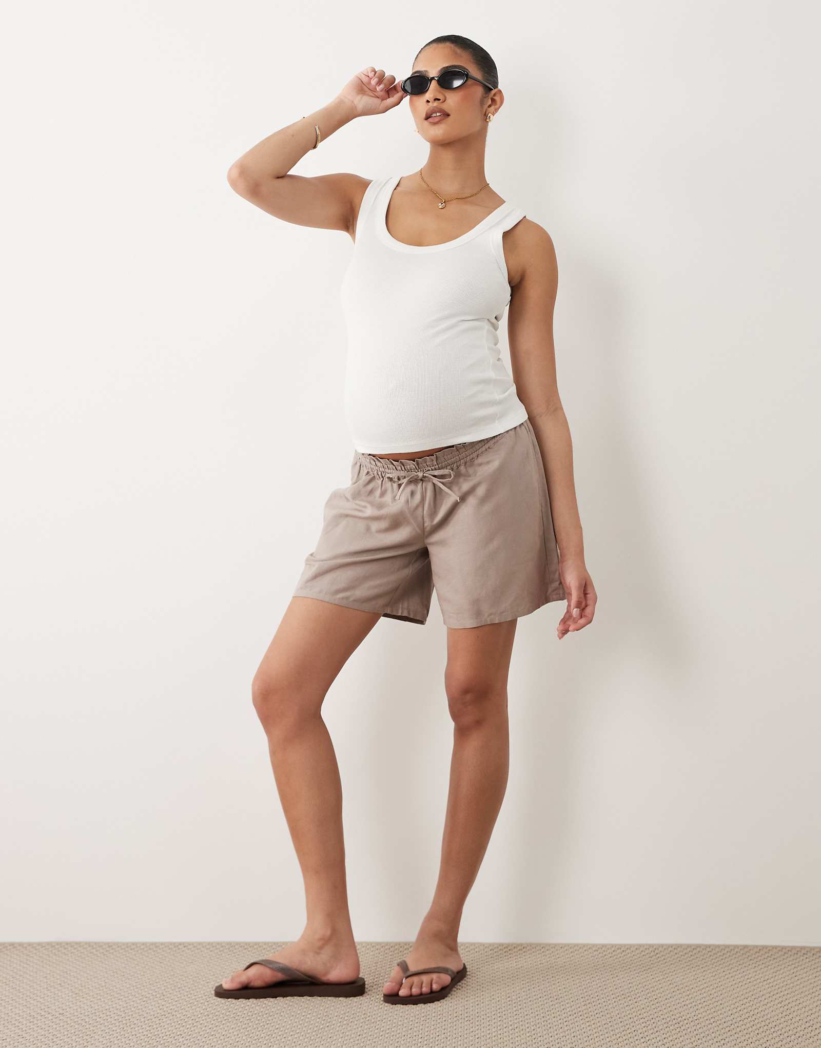 Mamalicious Maternity tie waist under the bump linen touch shorts in beige moon rock 12190₽