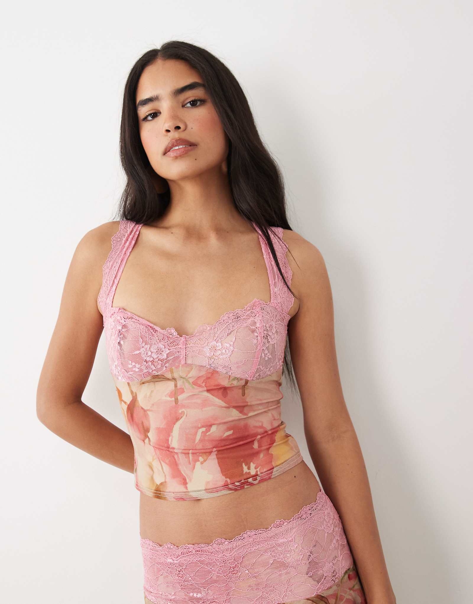 Tiger Mist Dune contrast lace bust detail crop top in baby pink floral - part of a set baby pink floral 13390₽