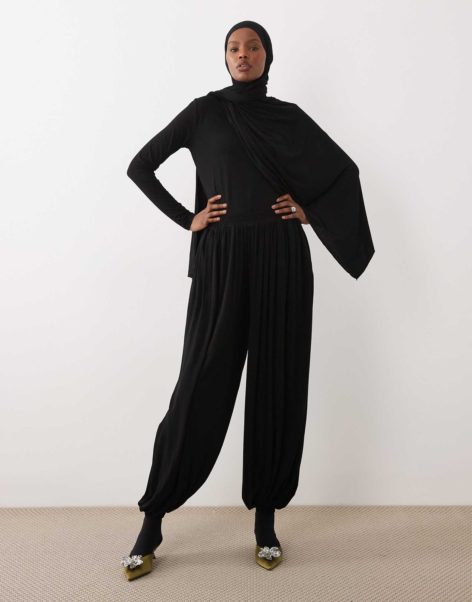 IYAL bamboo cuffed oversize balloon leg pants in black black