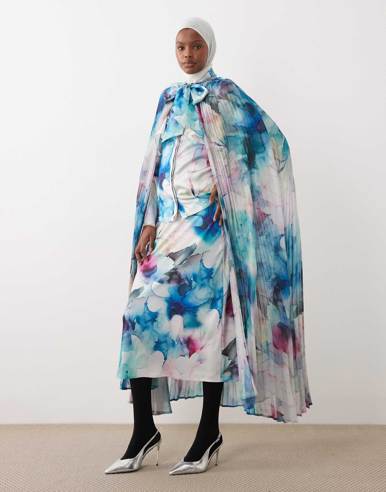 IYAL satin printed maxi cape in watercolor floral print - part of a set multi 21890₽