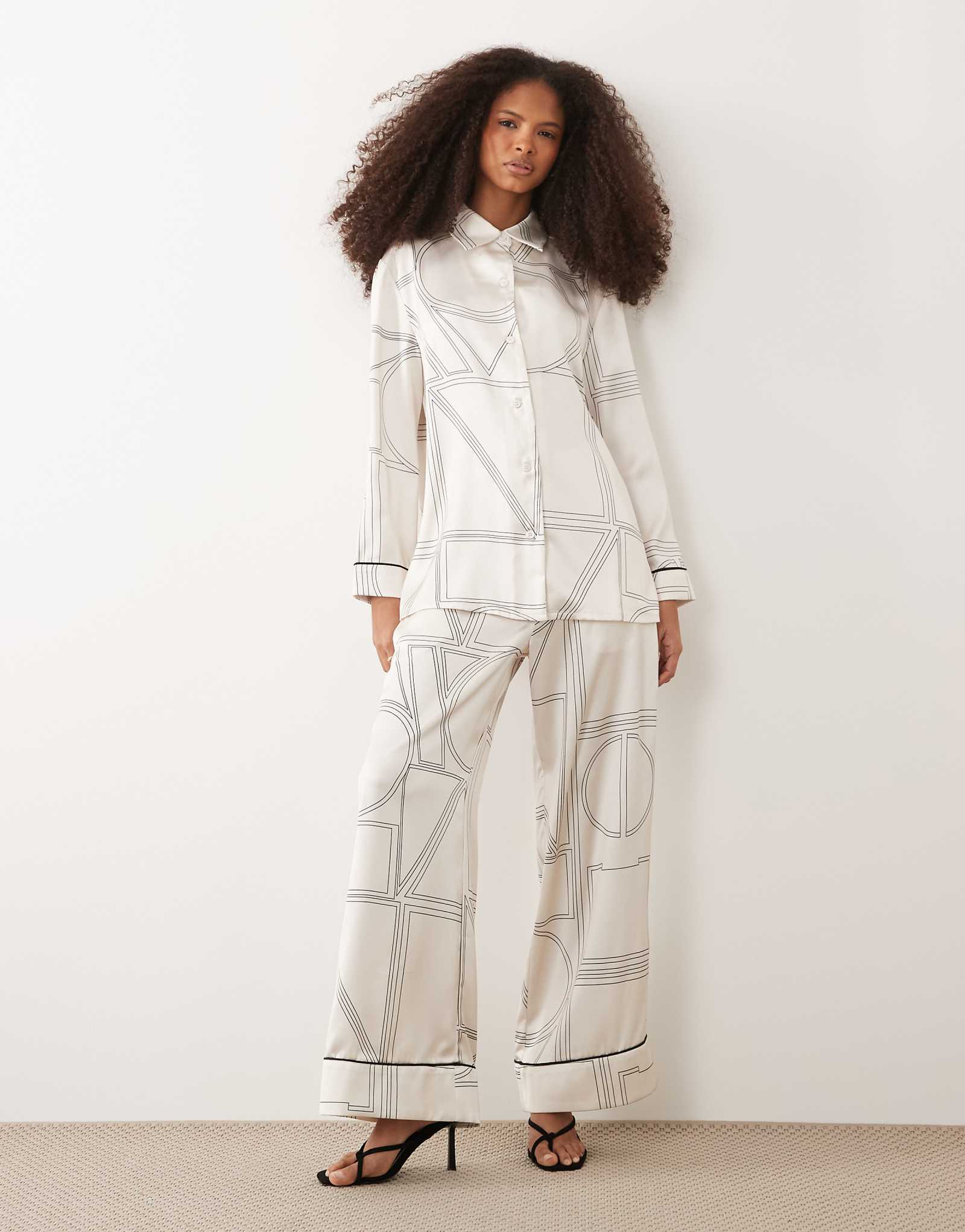 IYAL pajama top with contrast piping in cream geo print - part of a set cream 15090₽