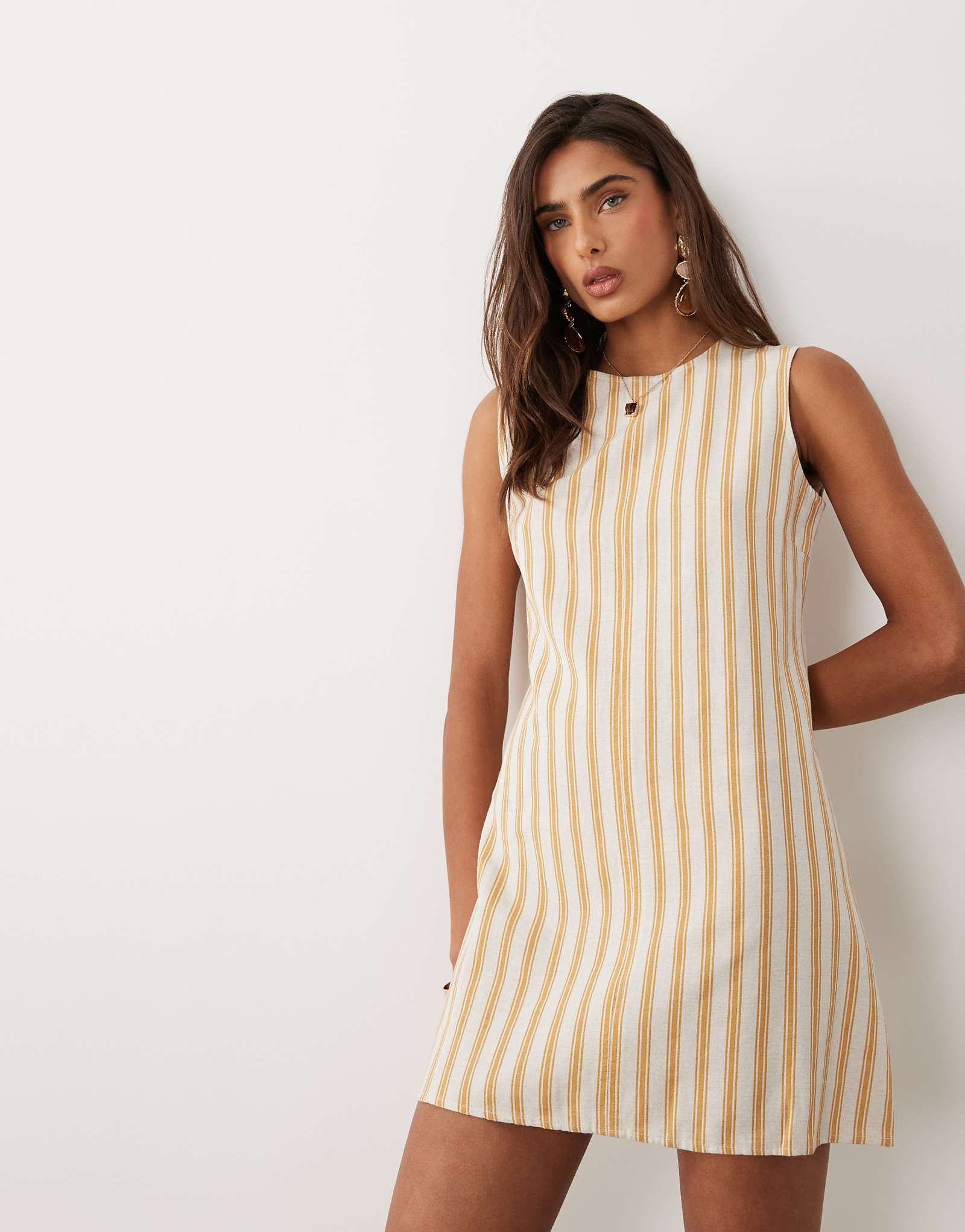 VILA linen touch sleeveless mini dress in amber gold stripes amber gold slnm 12590₽