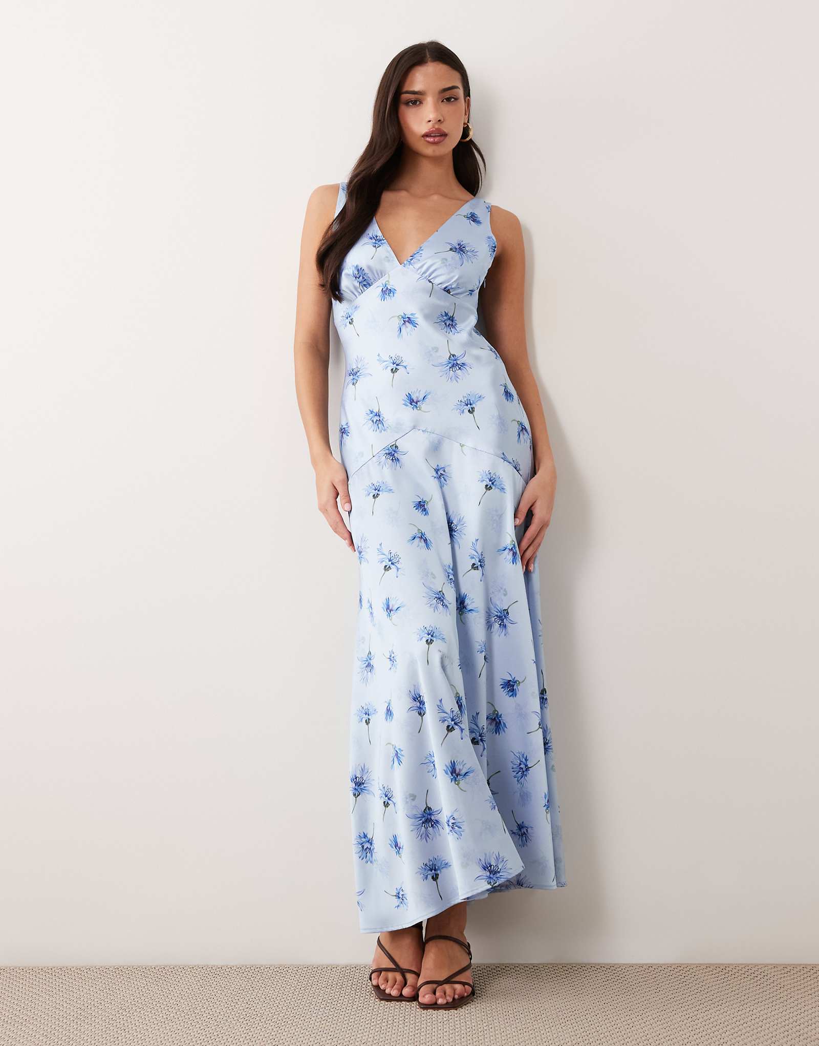 Gina Tricot sleeveless satin maxi dress in blue flower print blue 23690₽