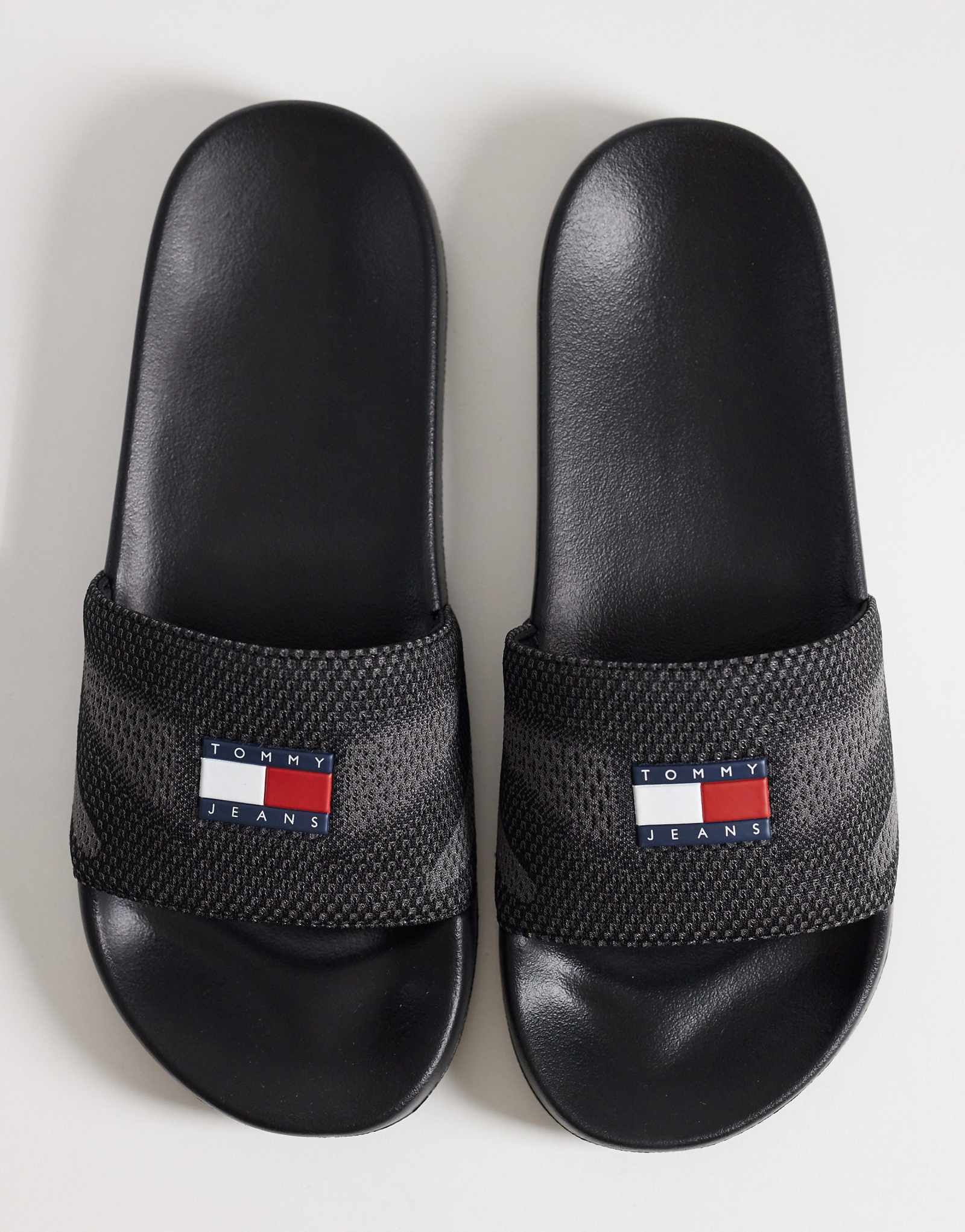 Tommy Jeans slides with logo in black black 12990₽