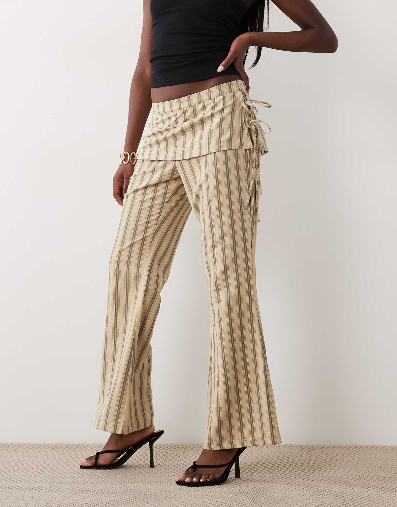 Lioness Alpine skirt tie detail flared pants in beige stripe beige stripe 22890₽