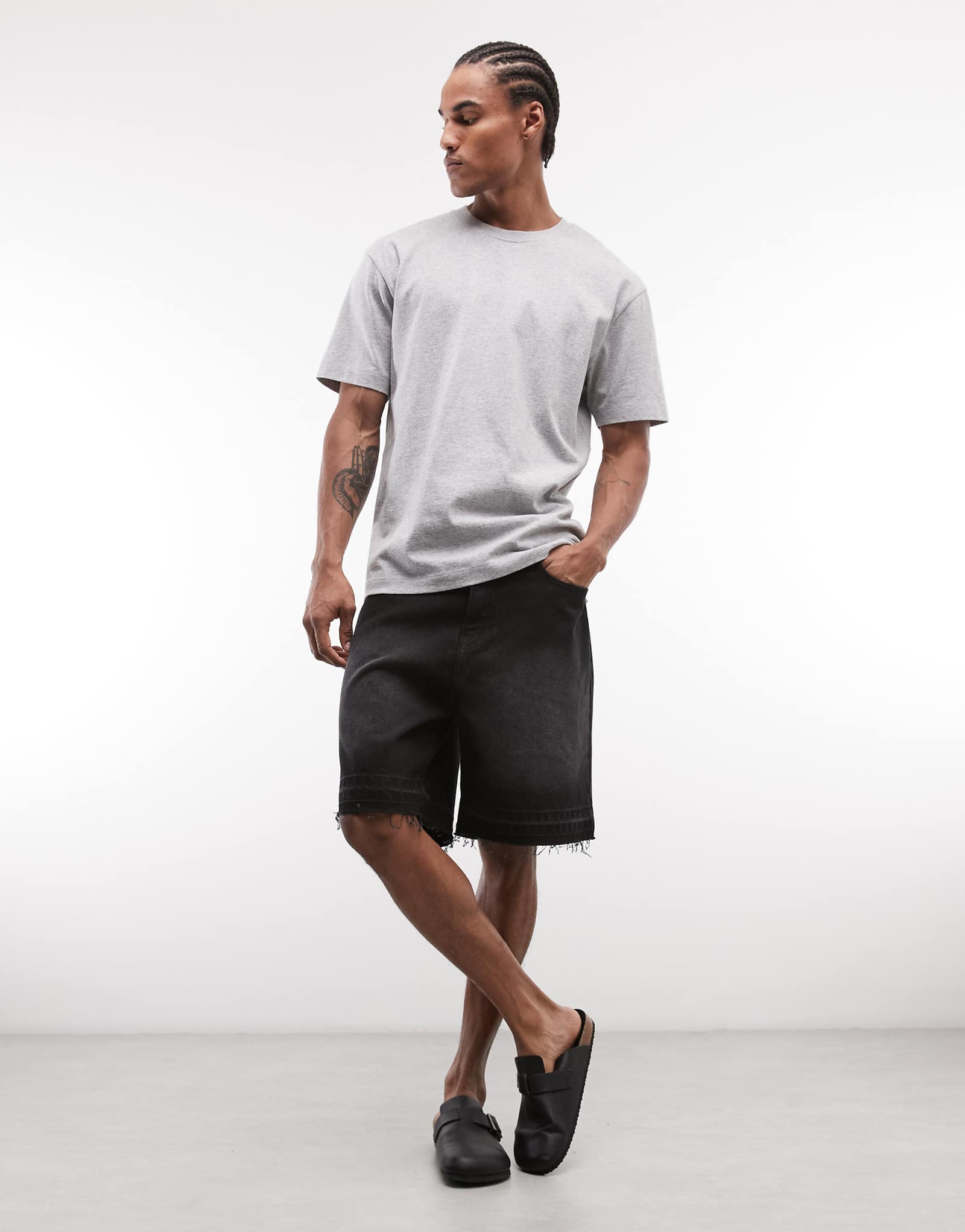 Faded Store distressed hem denim shorts in washed black washed black
