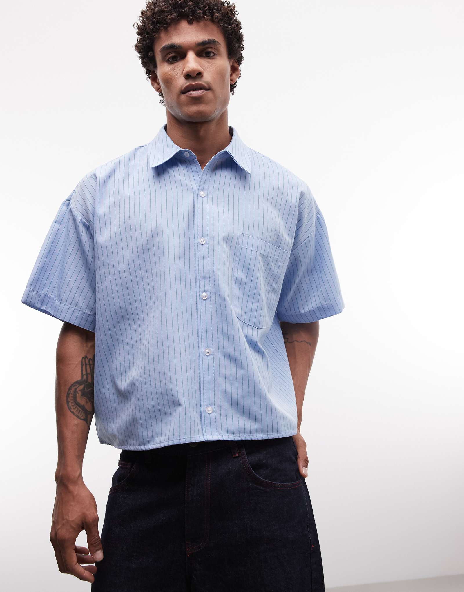 Reclaimed Vintage short sleeve boxy shirt in washed blue stripe wash blue stripe 9290₽