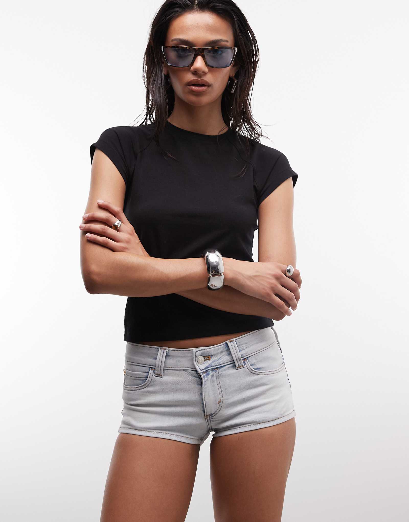 Cheap Monday Booty Bei denim hotpant shorts in light blue wash aventure blue 7190₽