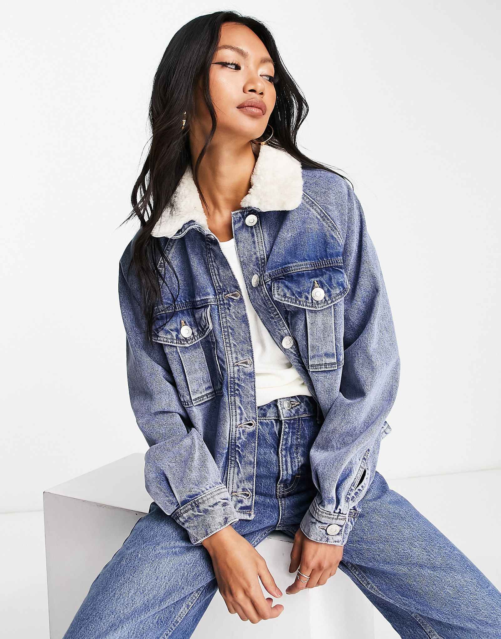 River Island teddy collar denim trucker jacket in blue 8490₽