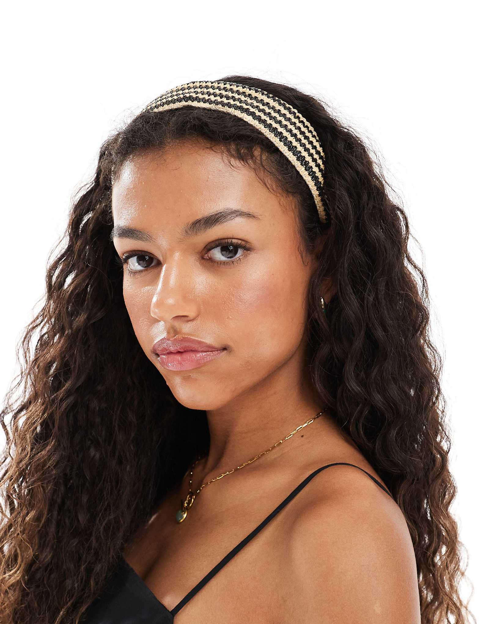 Pieces textured zig zag headband in black and cream 3490₽
