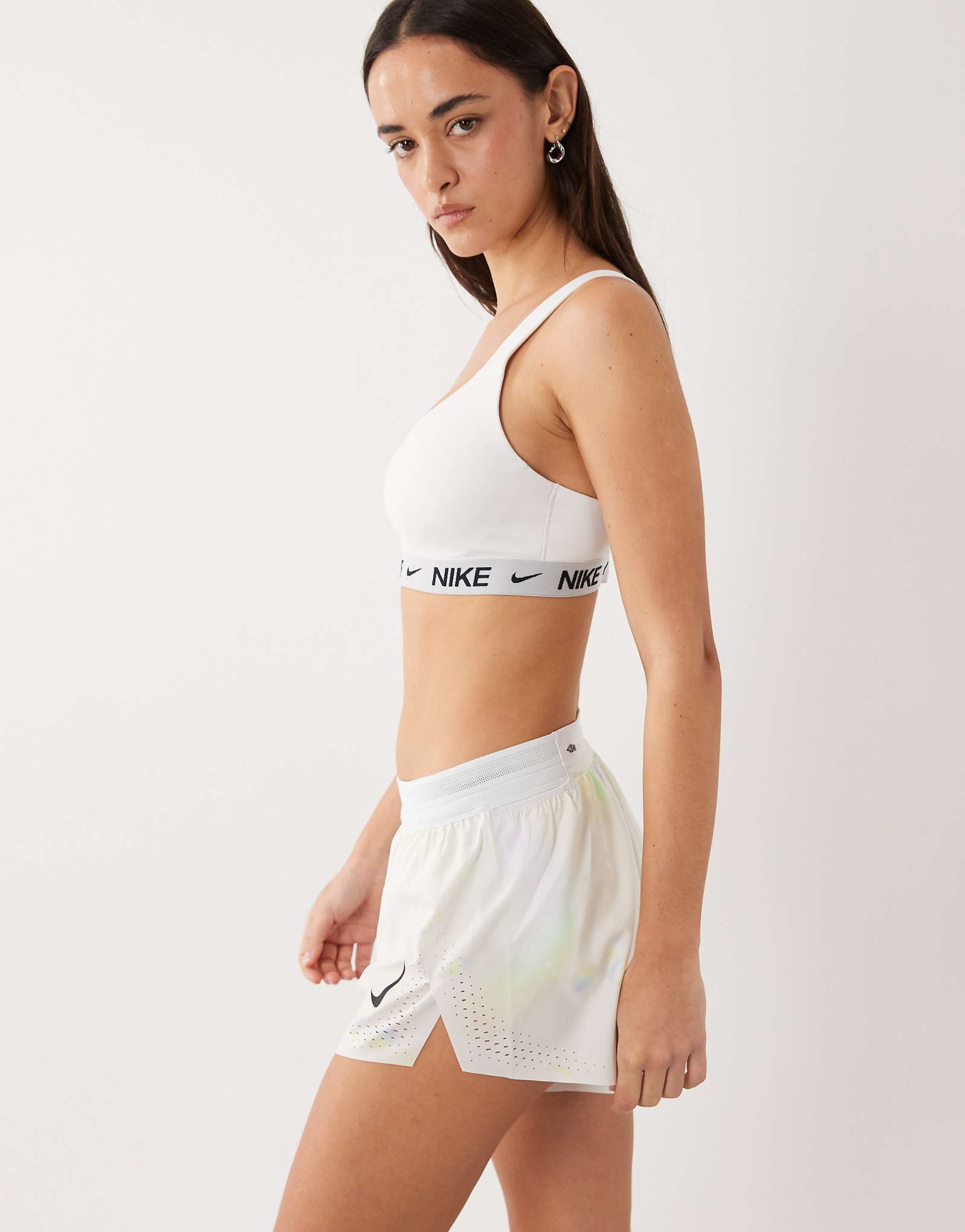 Nike Aeroswift 3-inch shorts in off white ivory 18390₽