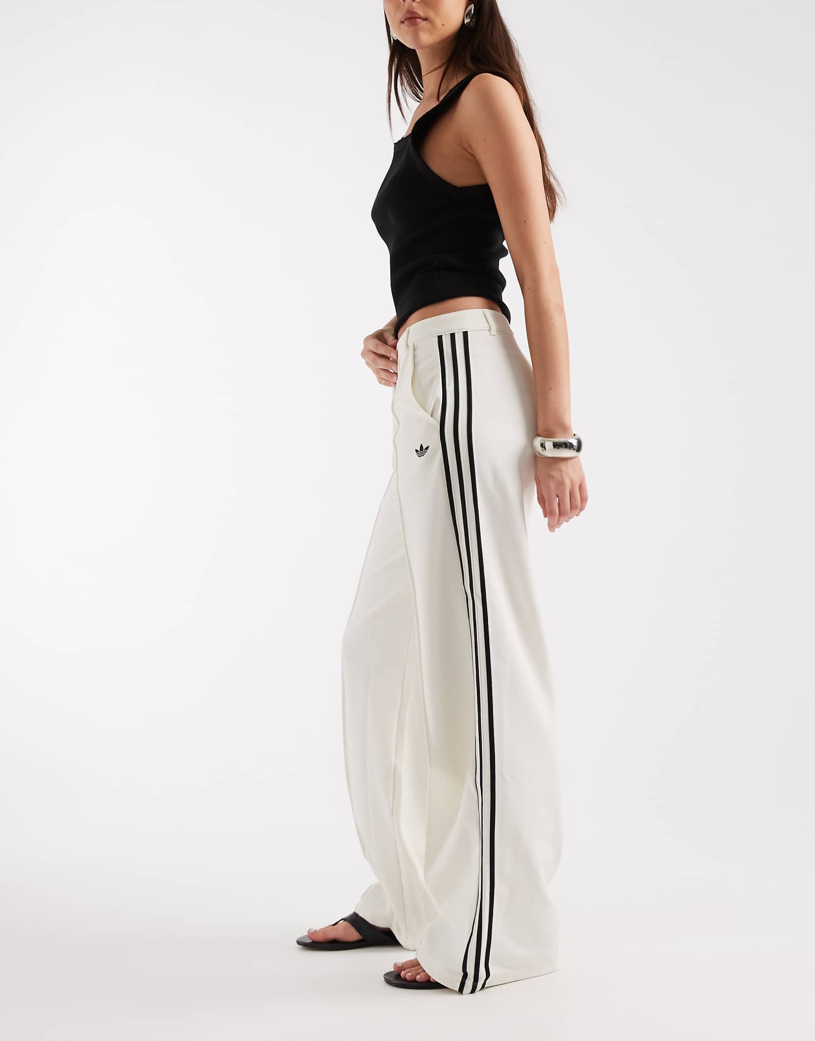 Adidas Originals straight leg pants in off white ivory 15490₽